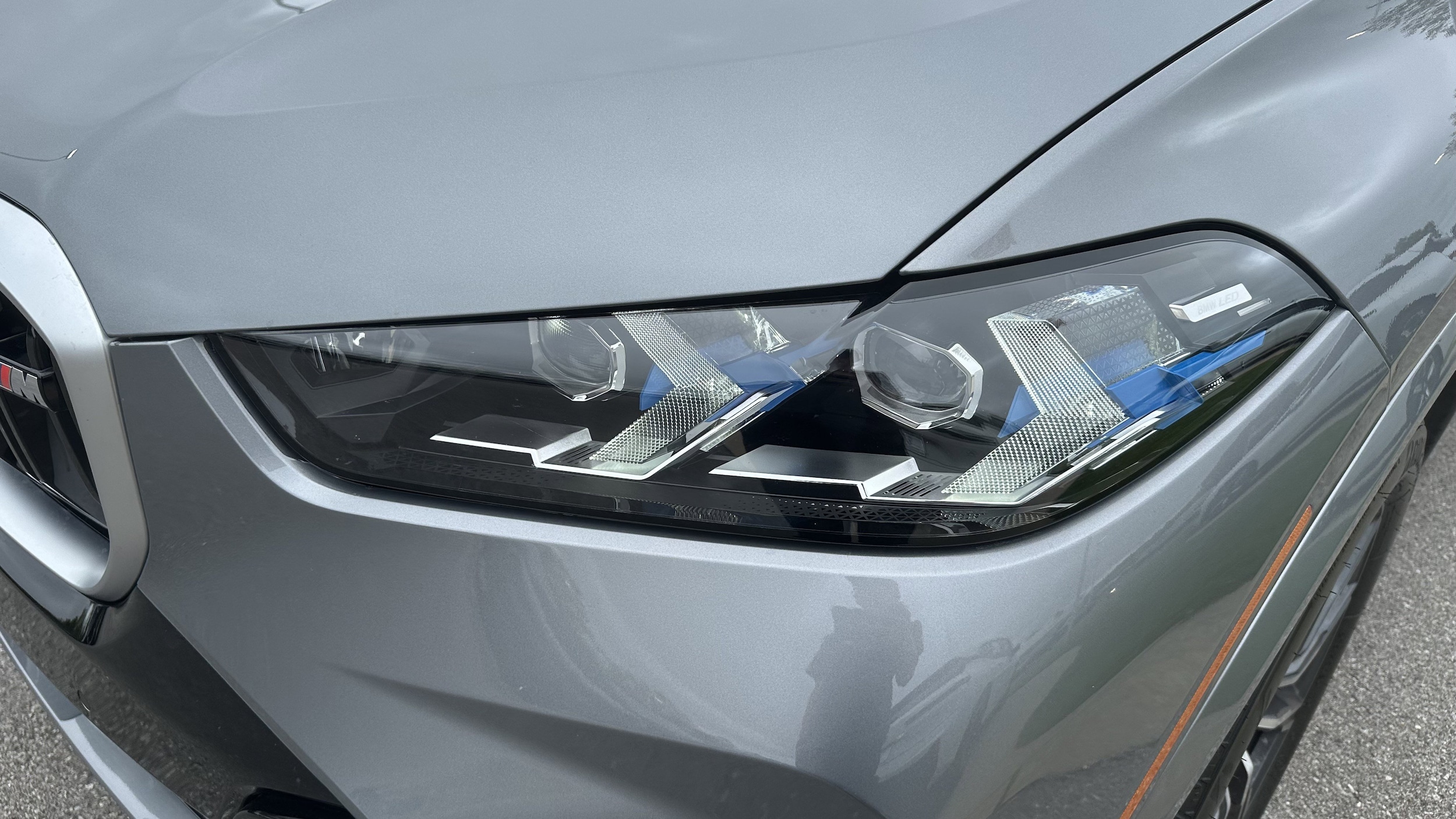 2025 BMW X5 M60i photo 4