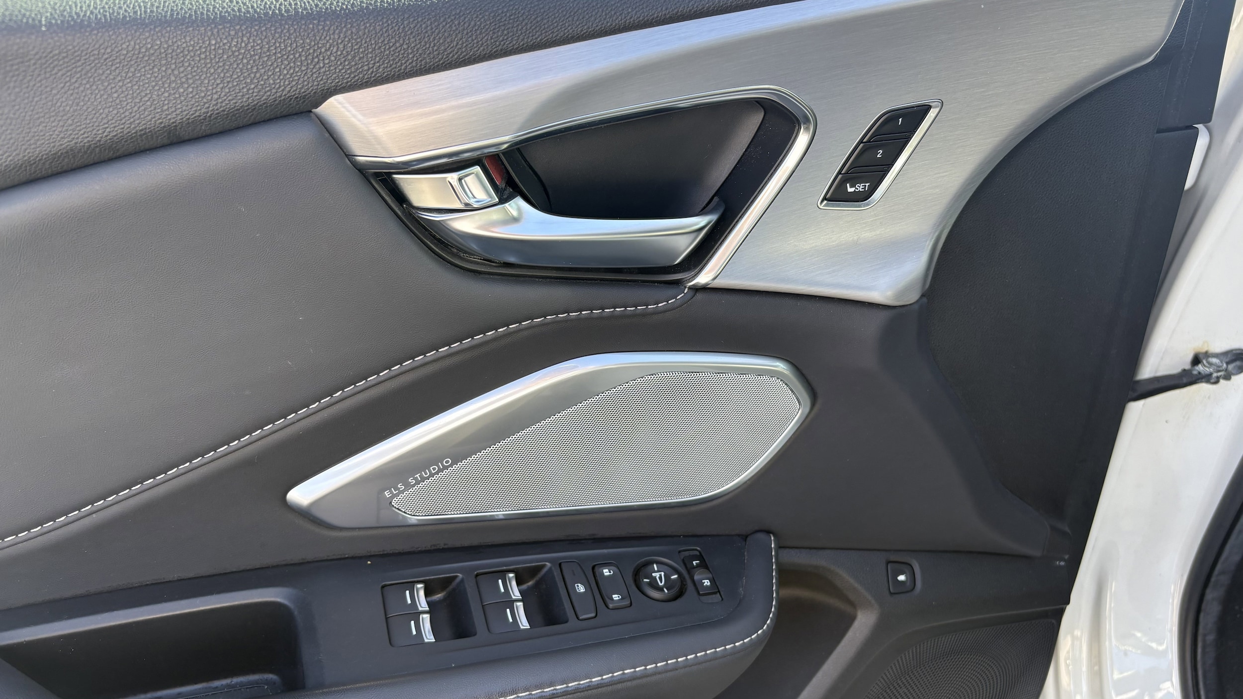 Used 2019 Acura RDX Technology Package with VIN 5J8TC2H5XKL041027 for sale in Kansas City