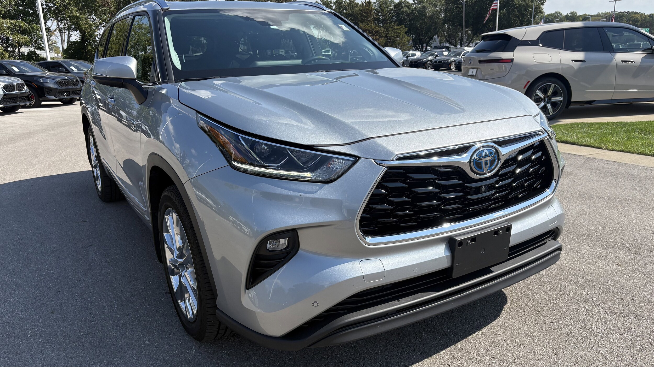 2021 Toyota Highlander Limited photo 2