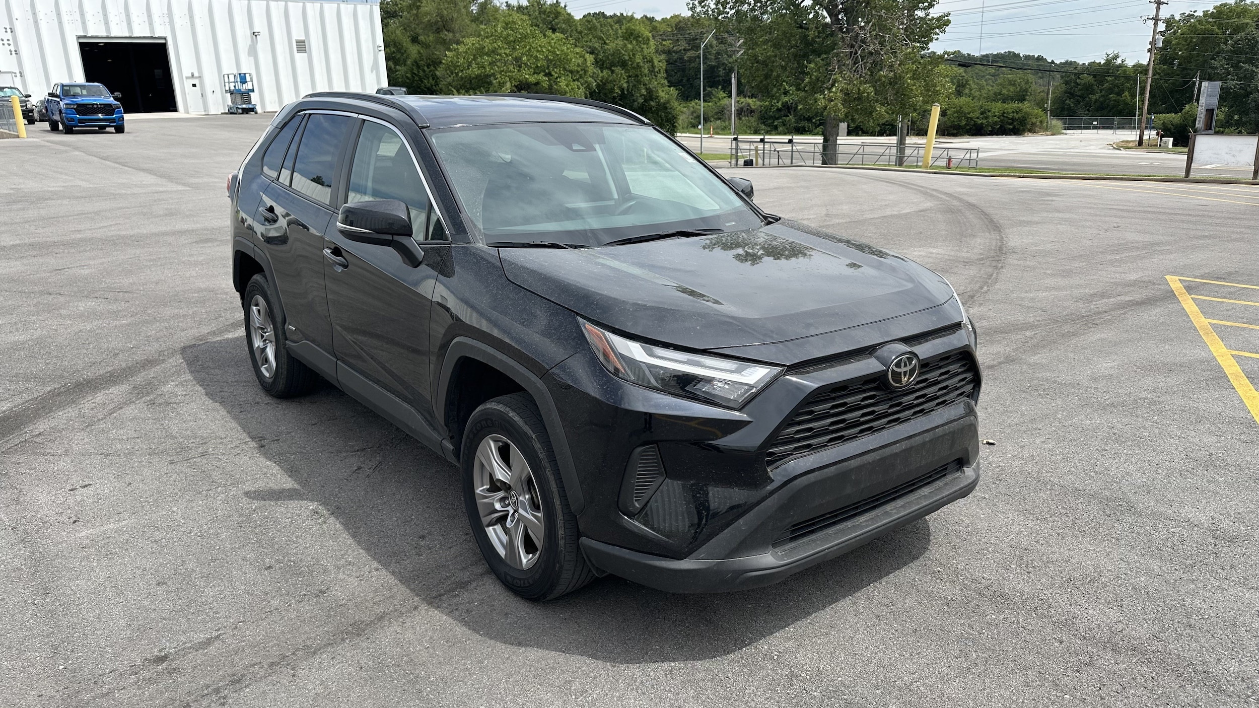Used 2025 Toyota RAV4 XLE with VIN 4T3RWRFV5SU165098 for sale in Kansas City
