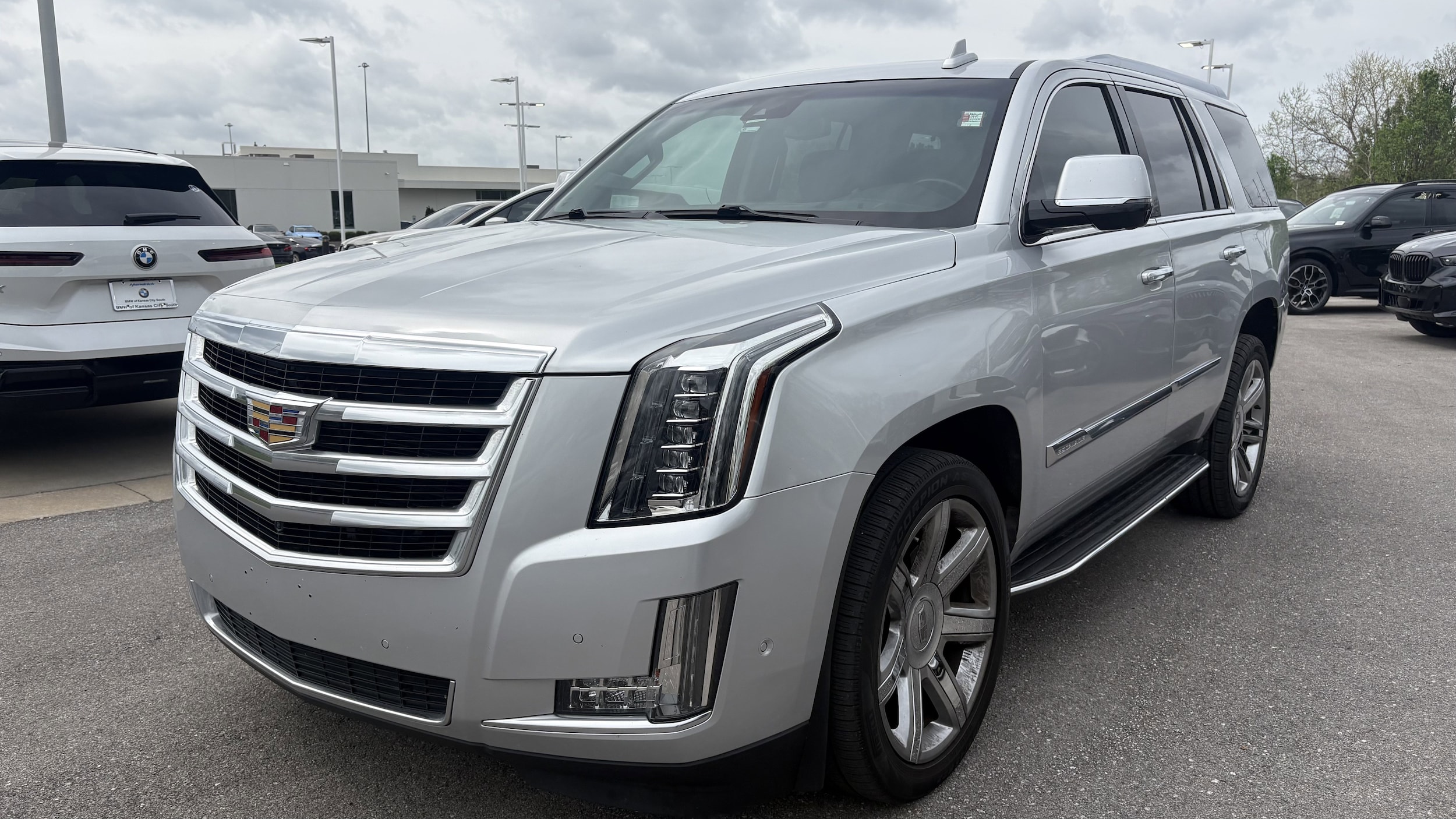 2018 CADILLAC Escalade Luxury photo 4