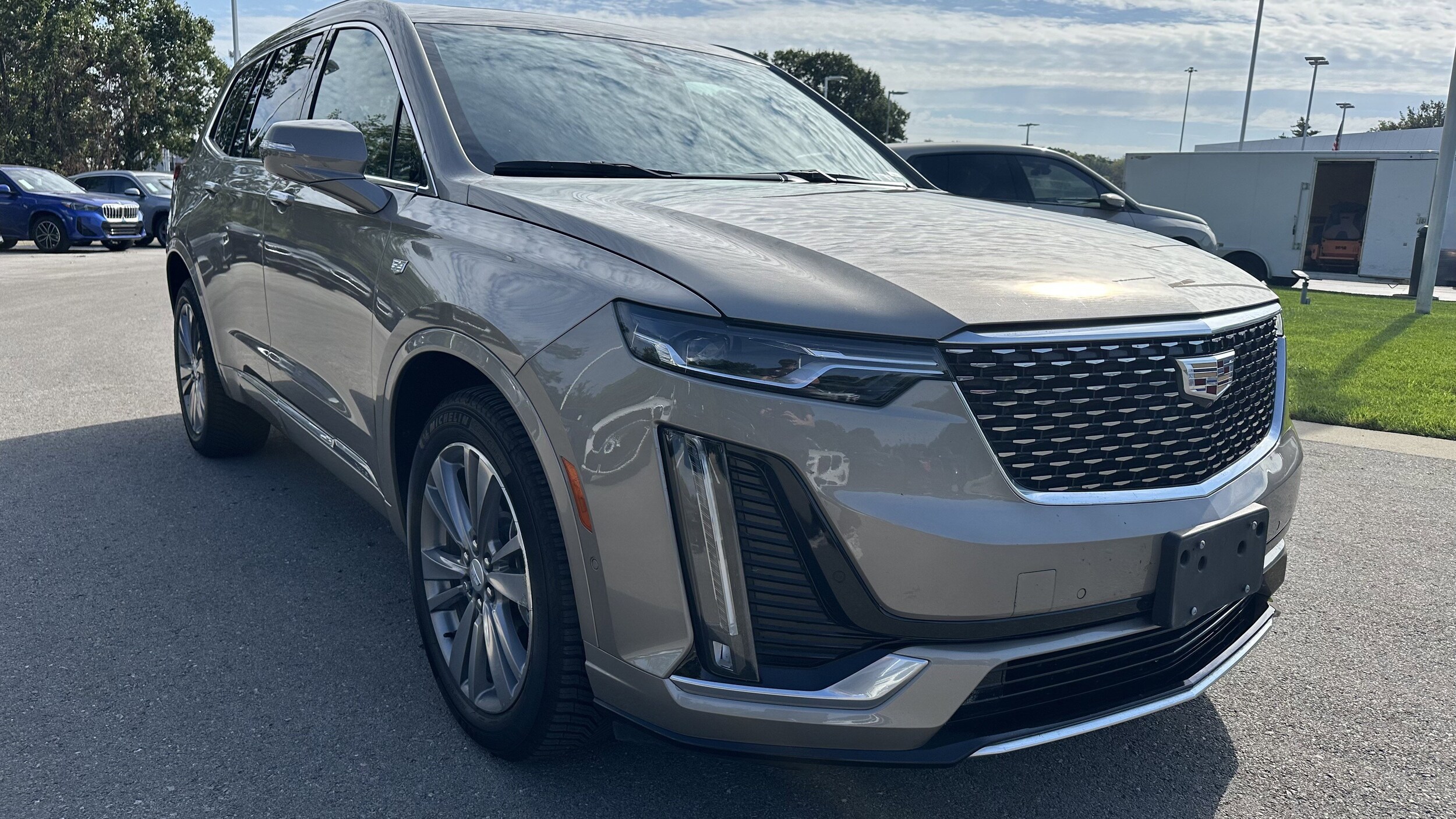 2022 Cadillac XT6 Premium Luxury photo 2