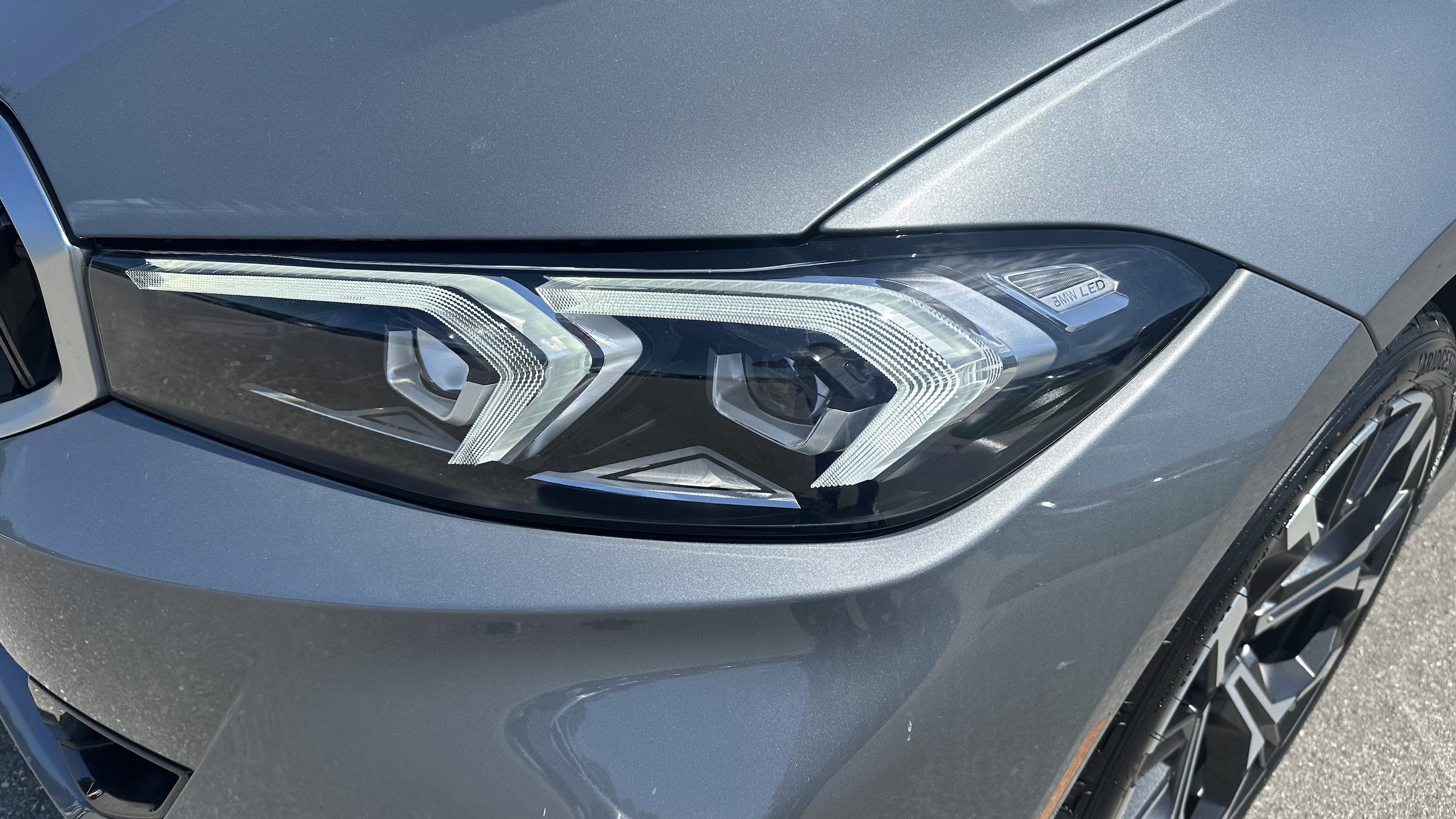 2025 BMW 3 Series 330i xDrive photo 4