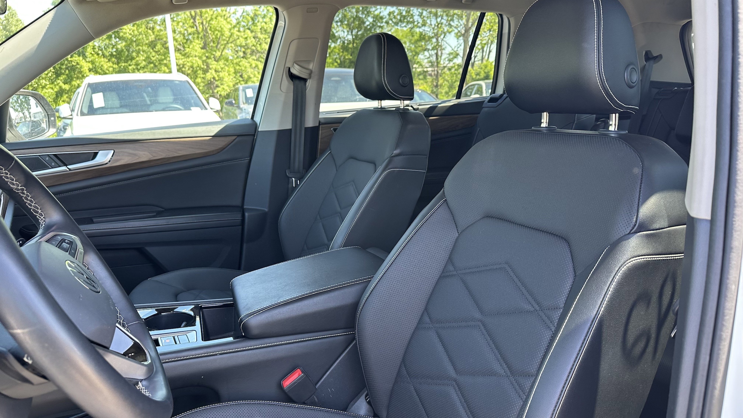 2024 Volkswagen Atlas 2.0T SE w/Technology 4MOTION photo 3