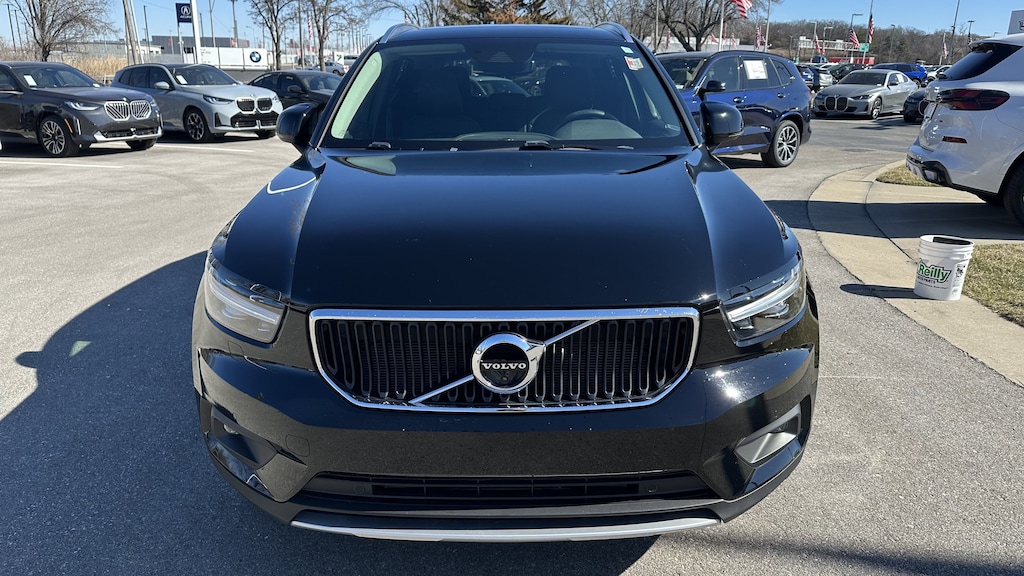 Used 2022 Volvo XC40 Momentum SUV