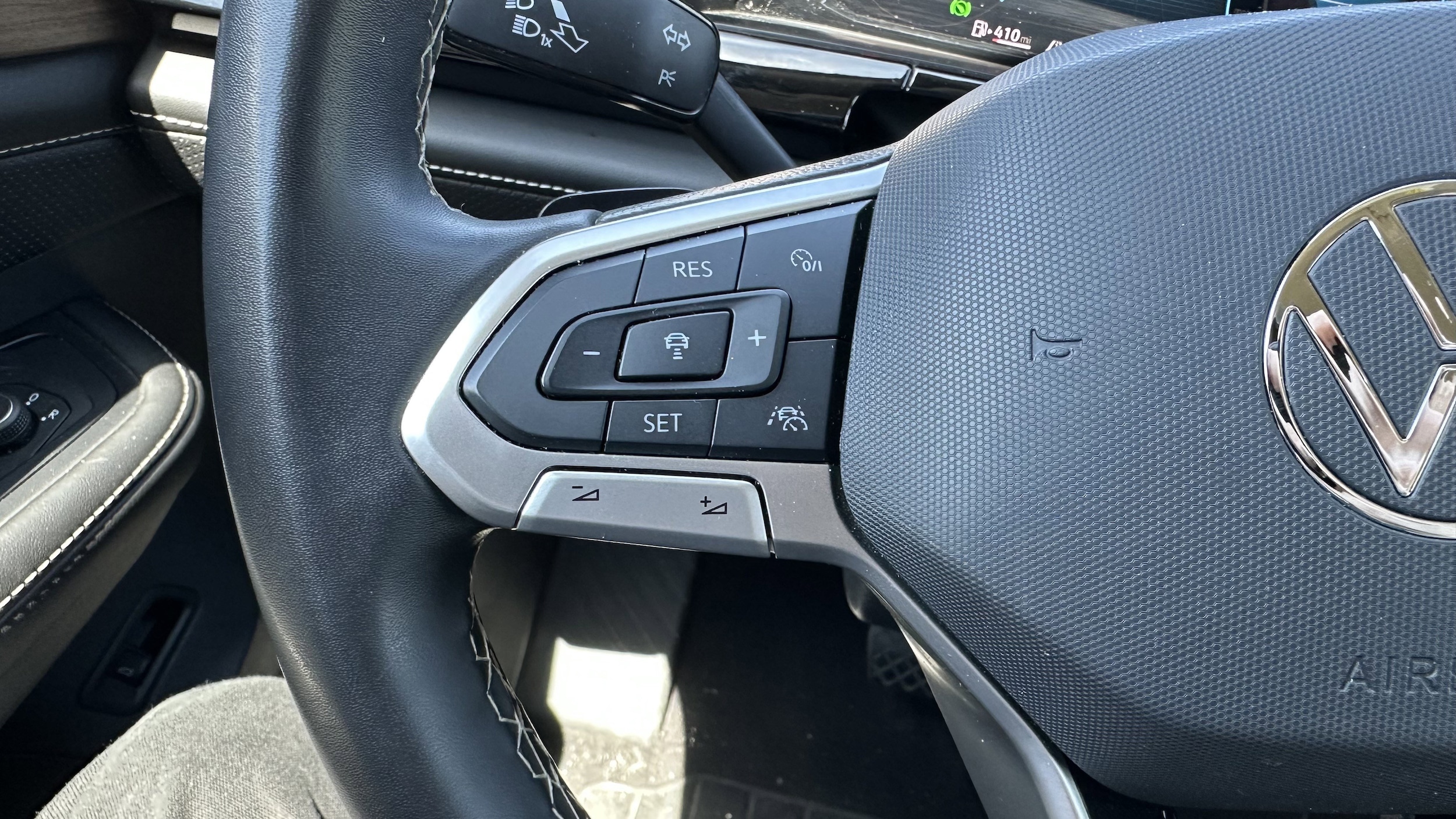 2024 Volkswagen Atlas 2.0T SE w/Technology 4MOTION photo 6