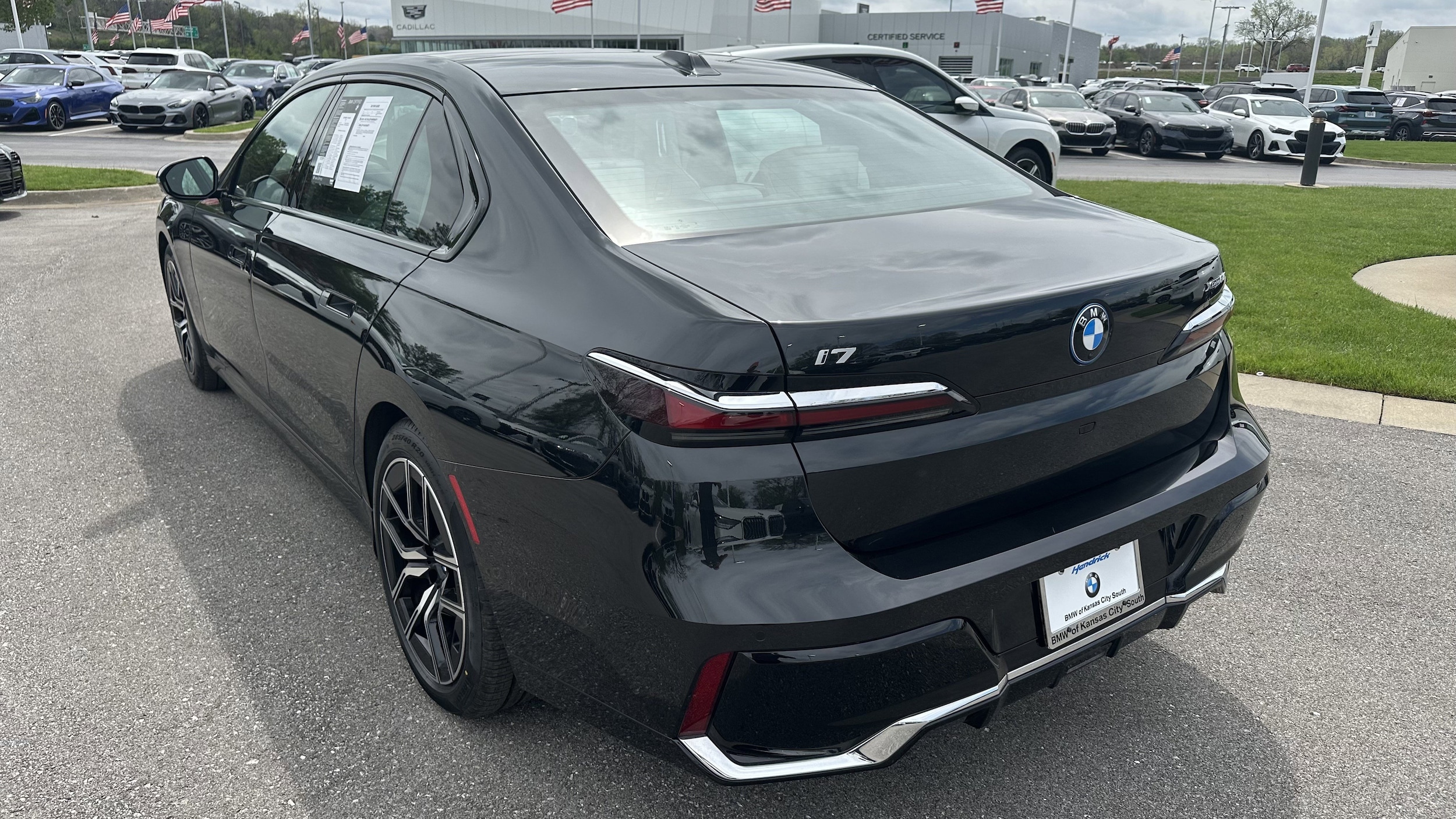 2025 BMW i7 xDrive60 photo 6