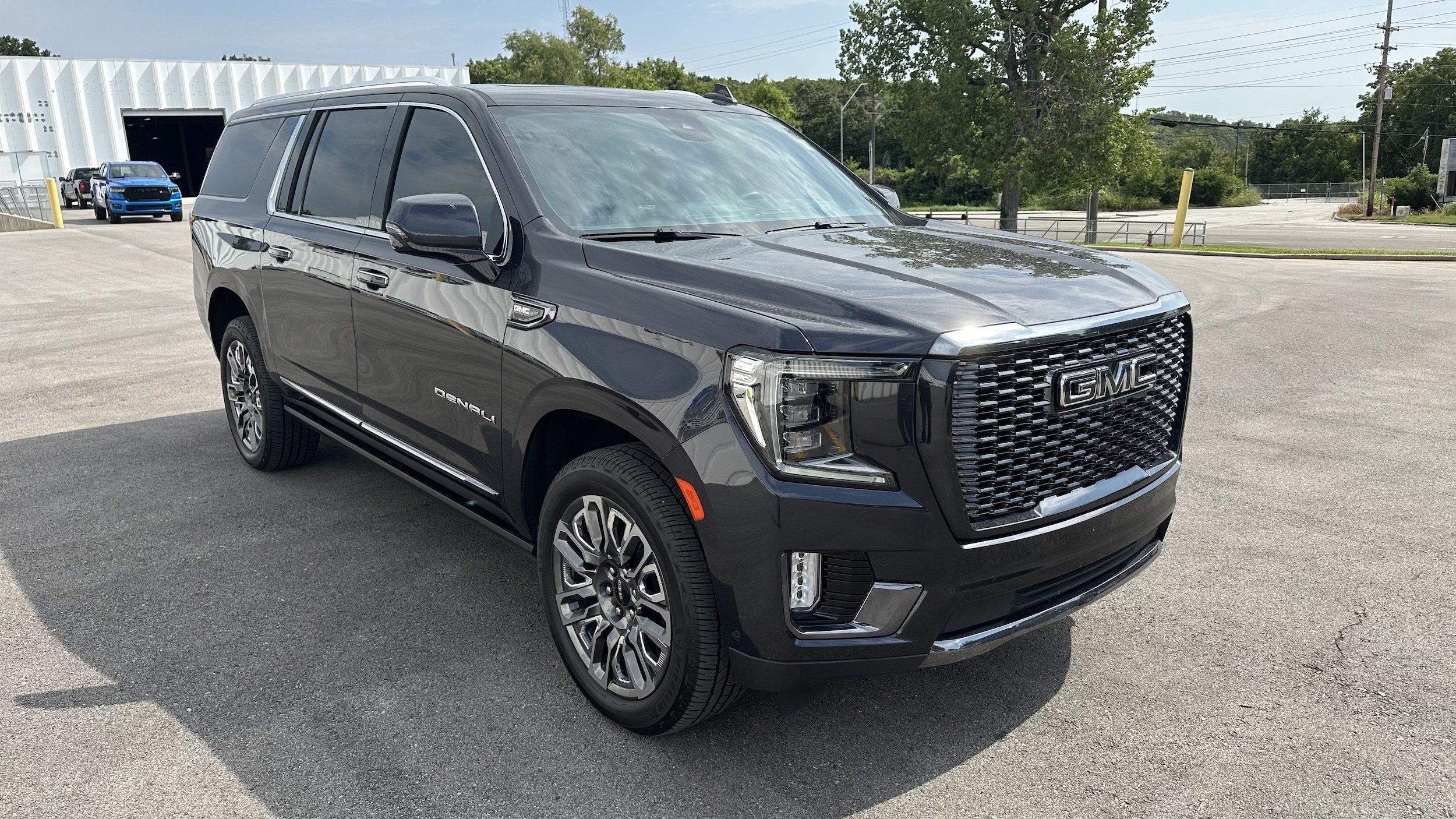 Used 2023 GMC Yukon XL Denali Ultimate with VIN 1GKS2KKL5PR254366 for sale in Kansas City