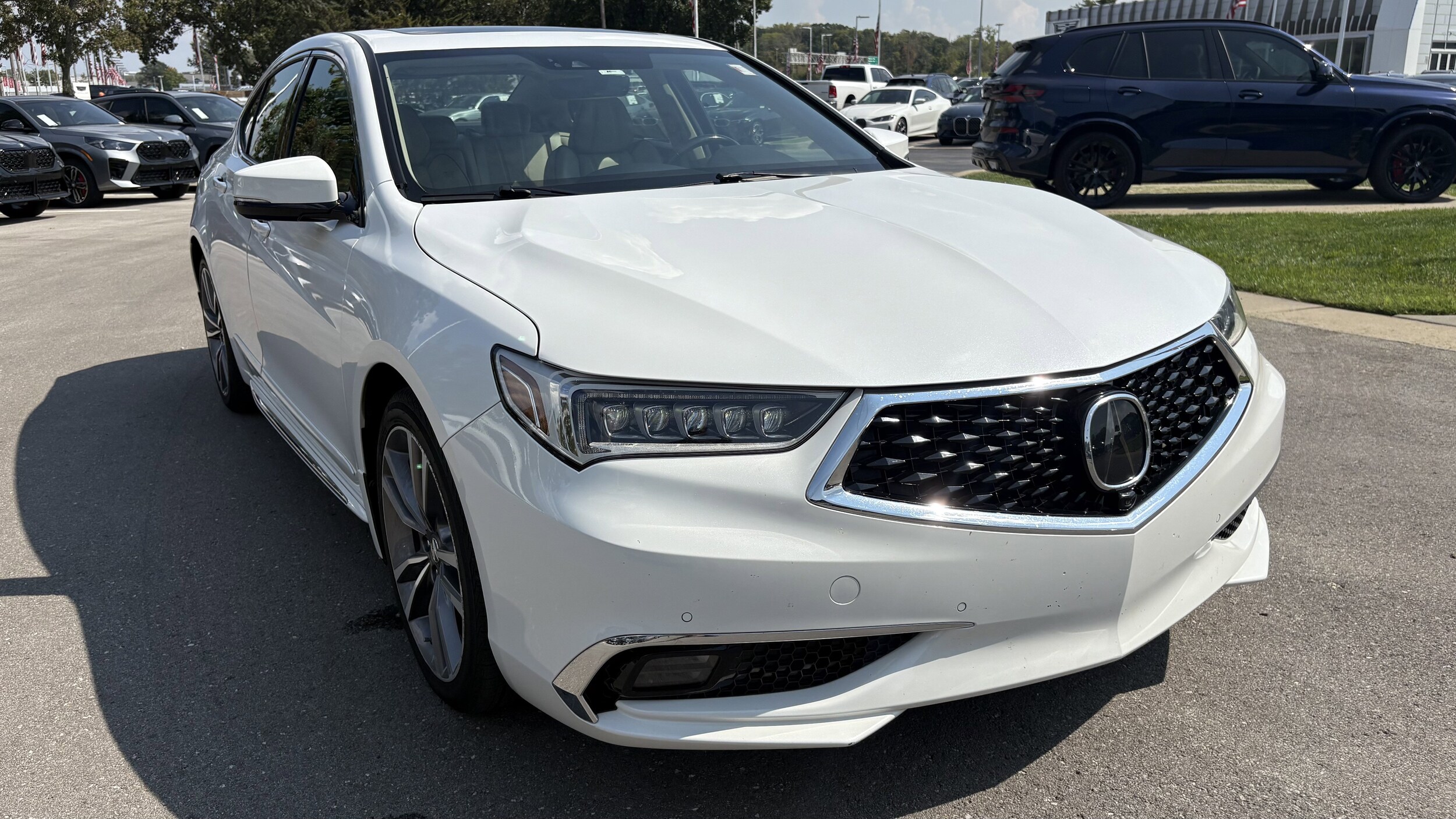 2019 Acura TLX 3.5L SH-AWD Advance photo 2