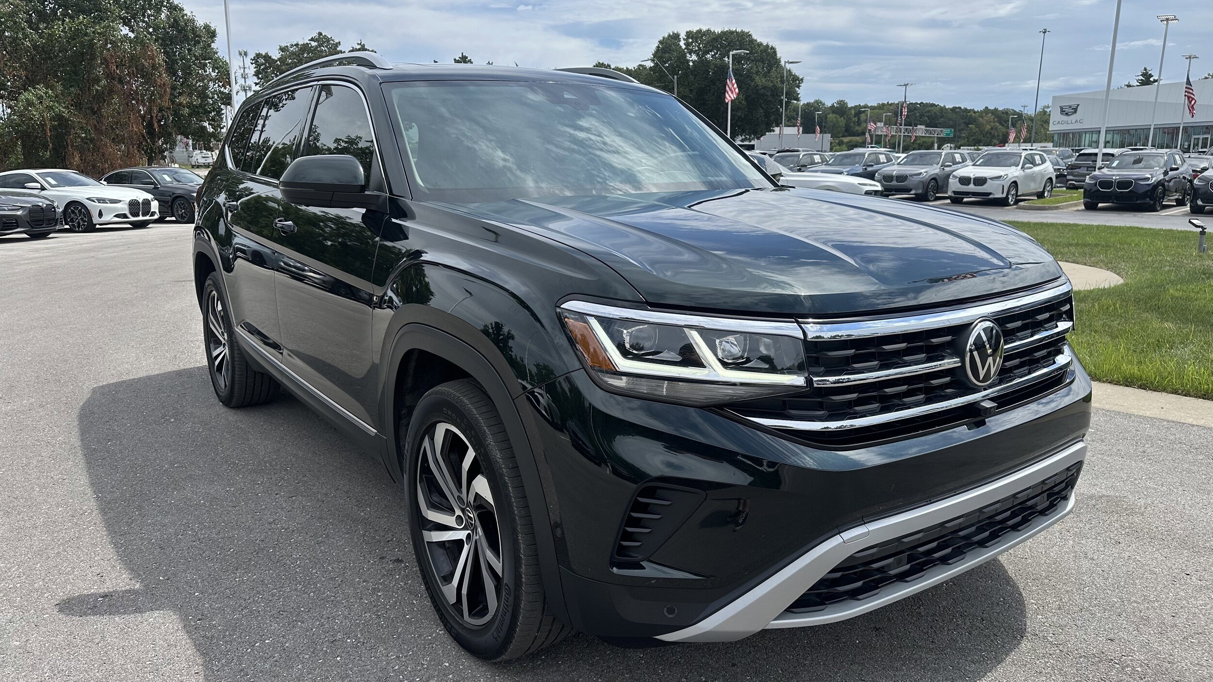 2021 Volkswagen Atlas V6 SEL Premium photo 2