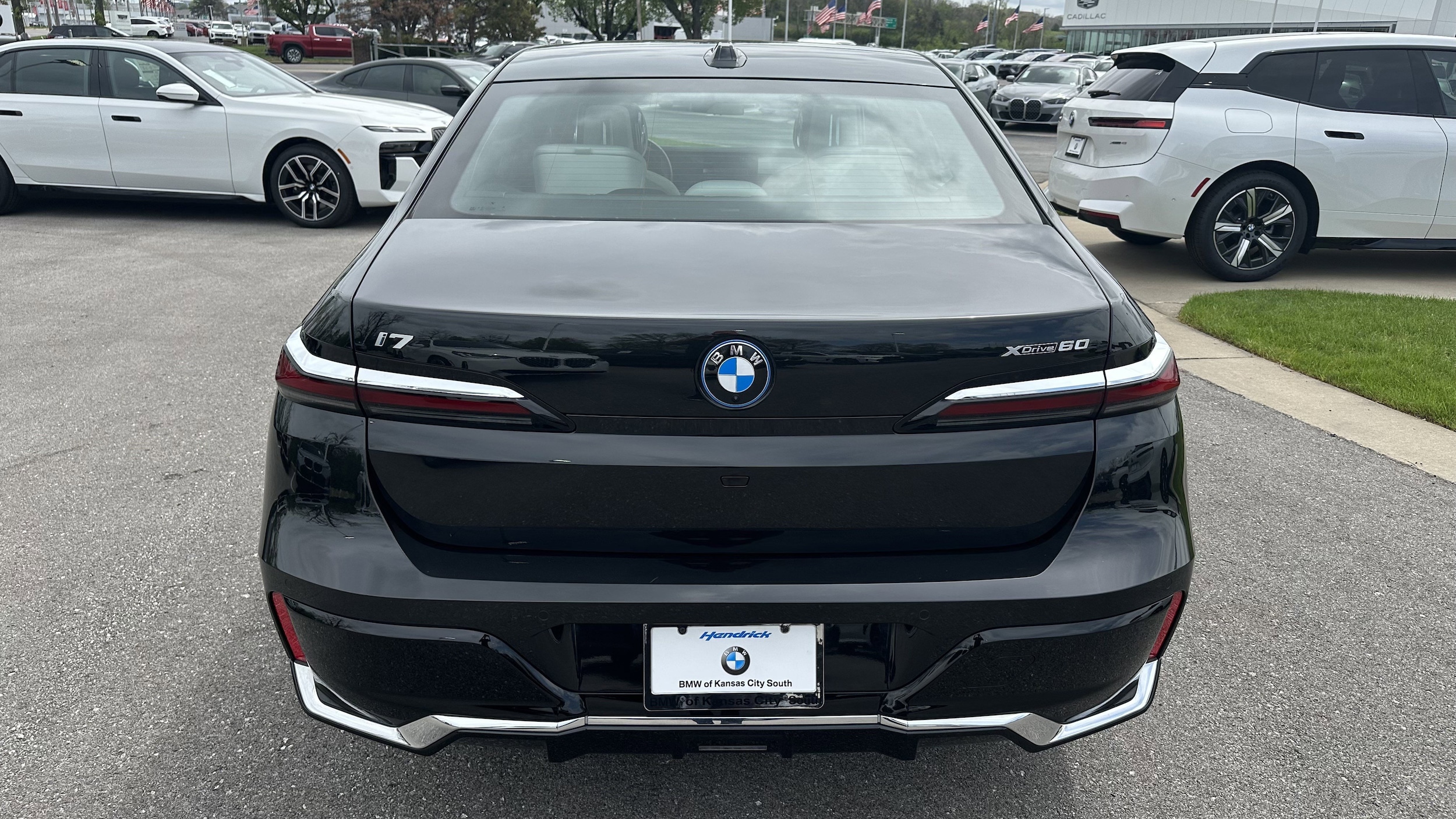 2025 BMW i7 xDrive60 photo 3