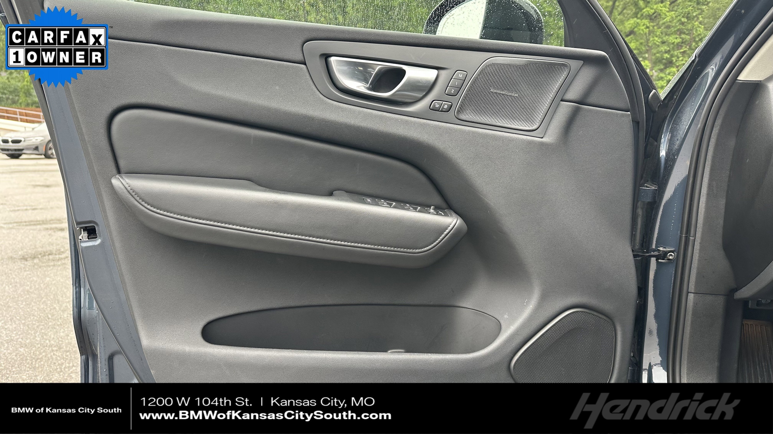 2024 Volvo XC60 B5 Plus Dark Theme AWD's photo