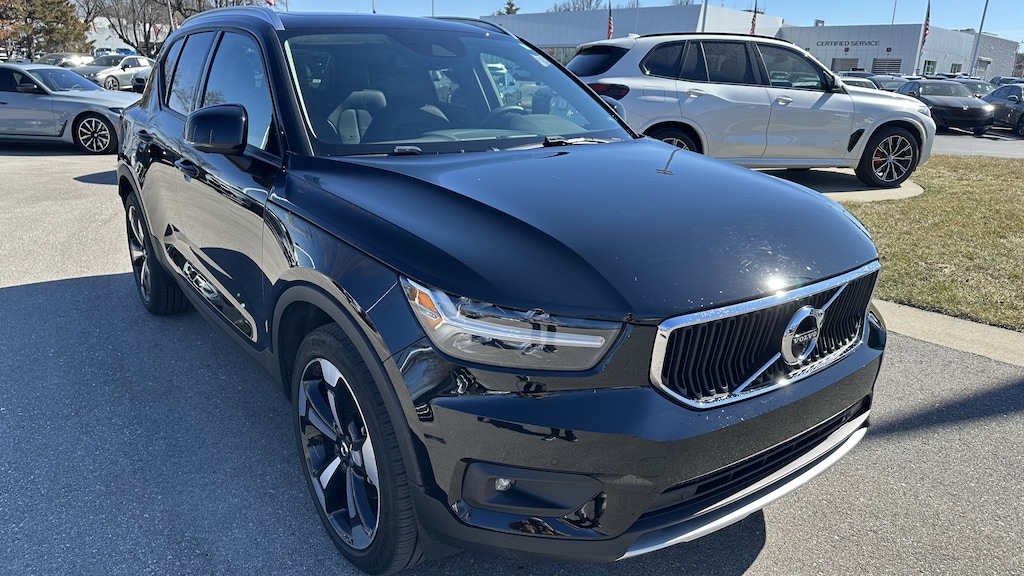 Used 2022 Volvo XC40 Momentum SUV