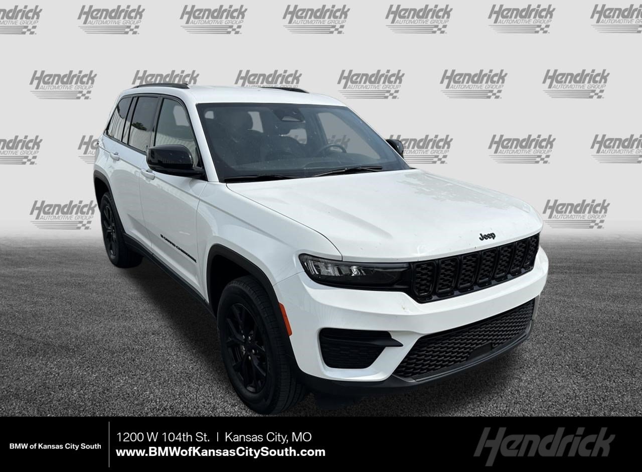 Used 2025 Jeep Grand Cherokee Altitude with VIN 1C4RJHAG0S8657125 for sale in Kansas City