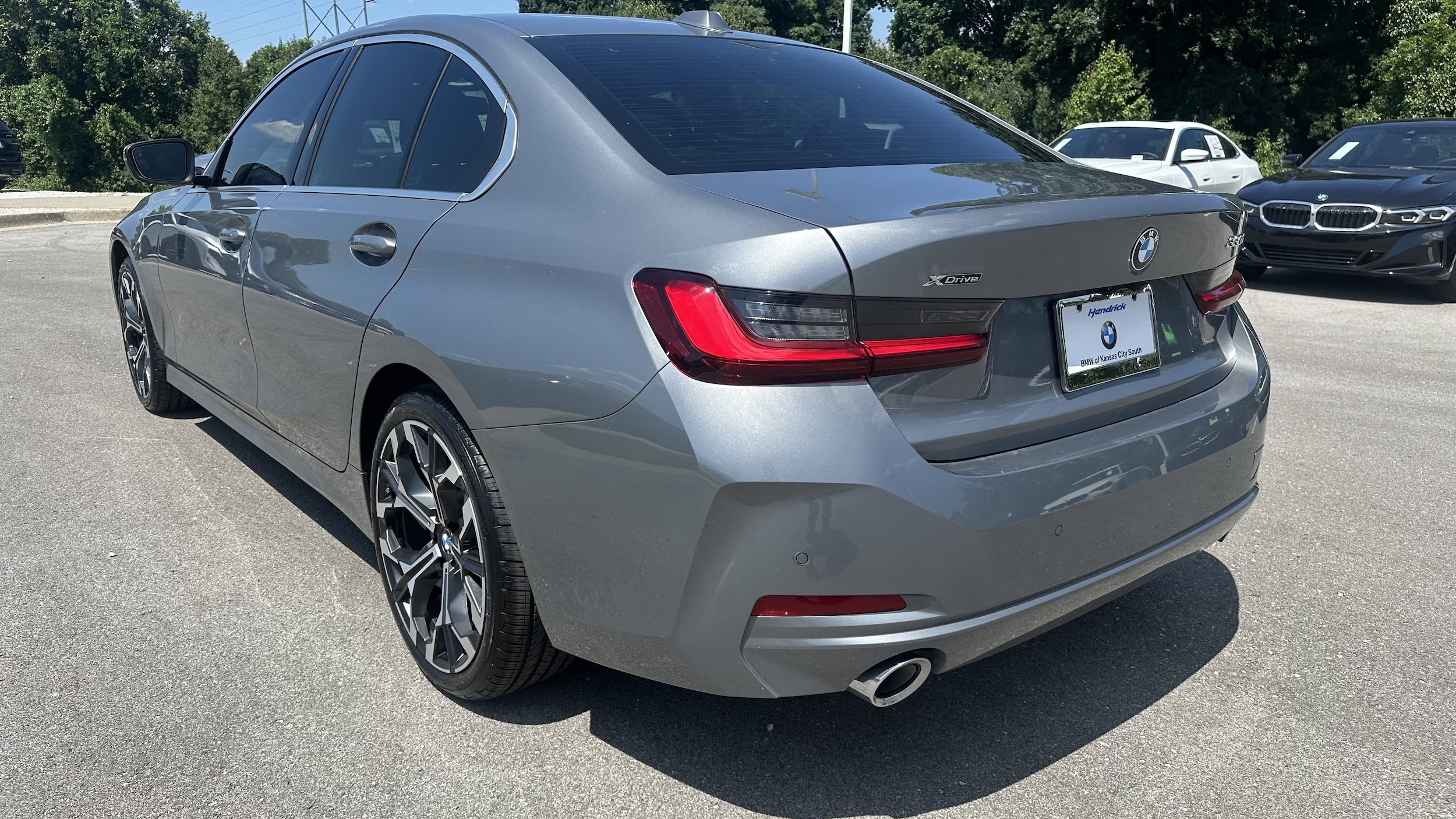 2025 BMW 3 Series 330i xDrive photo 6