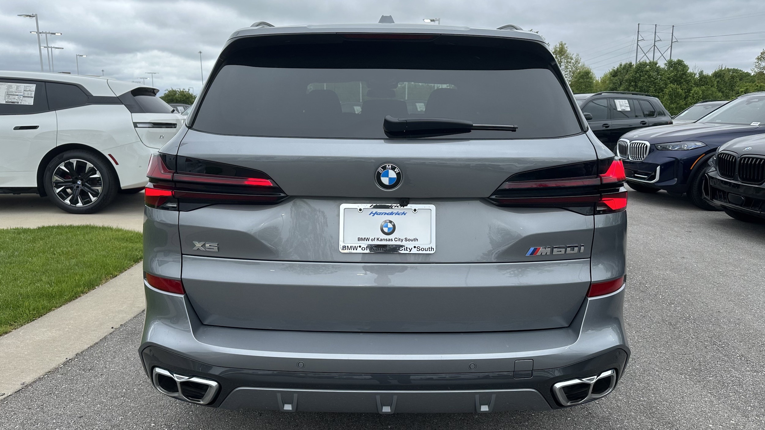 2025 BMW X5 M60i photo 3