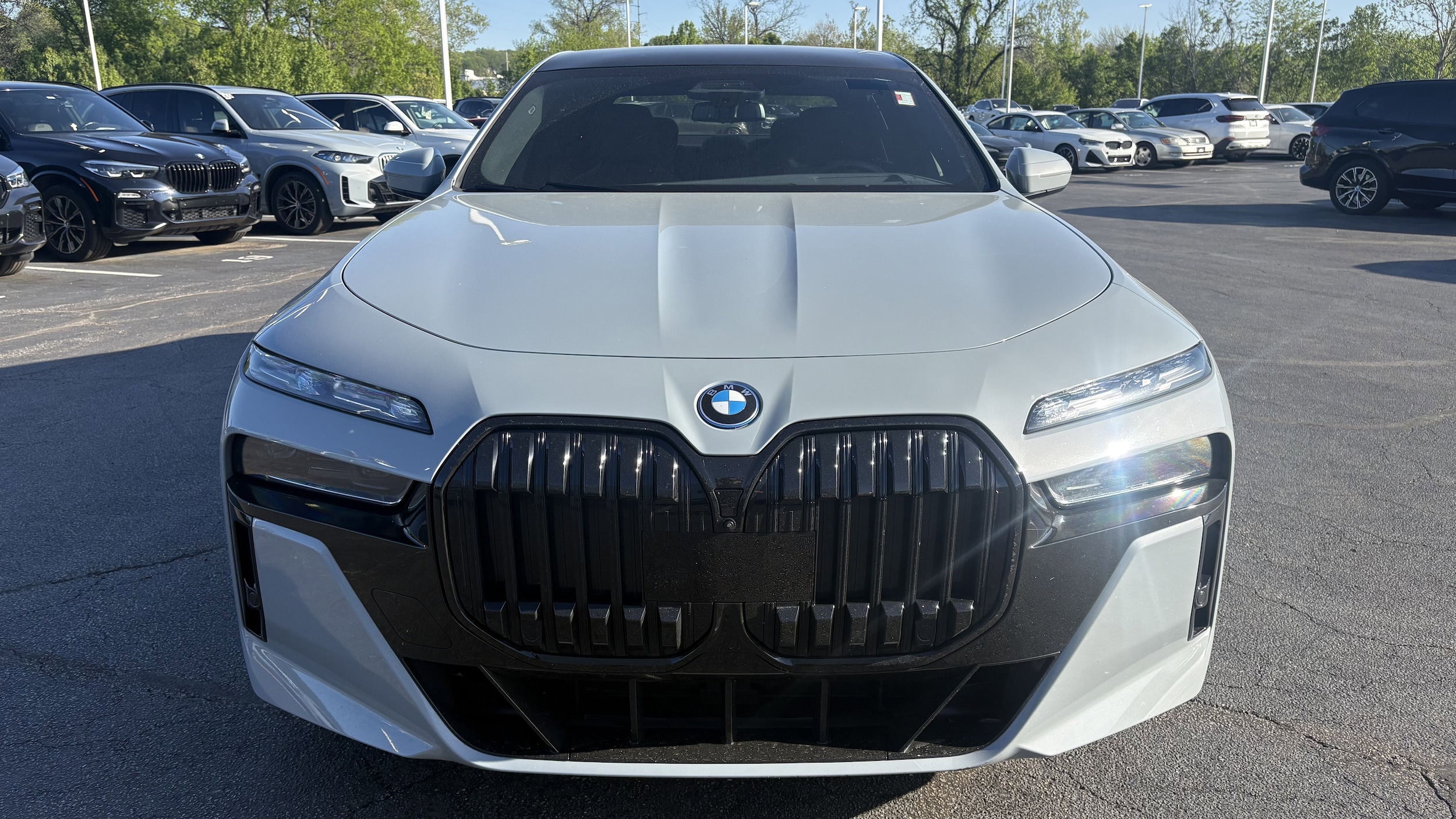 2023 BMW i7 xDrive60 photo 2