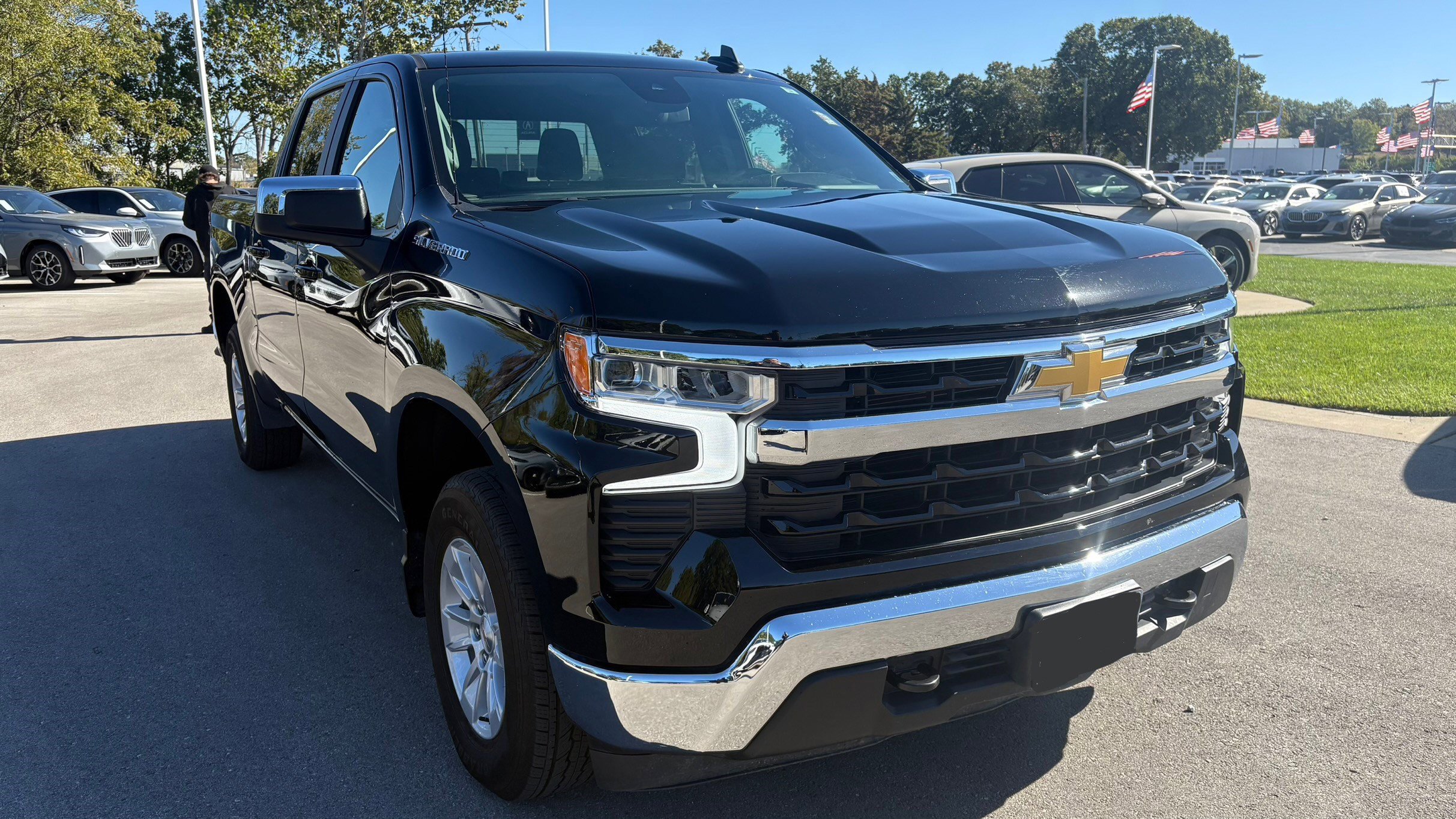 Used 2025 Chevrolet Silverado 1500 LT with VIN 1GCUKDED2SZ124736 for sale in Kansas City