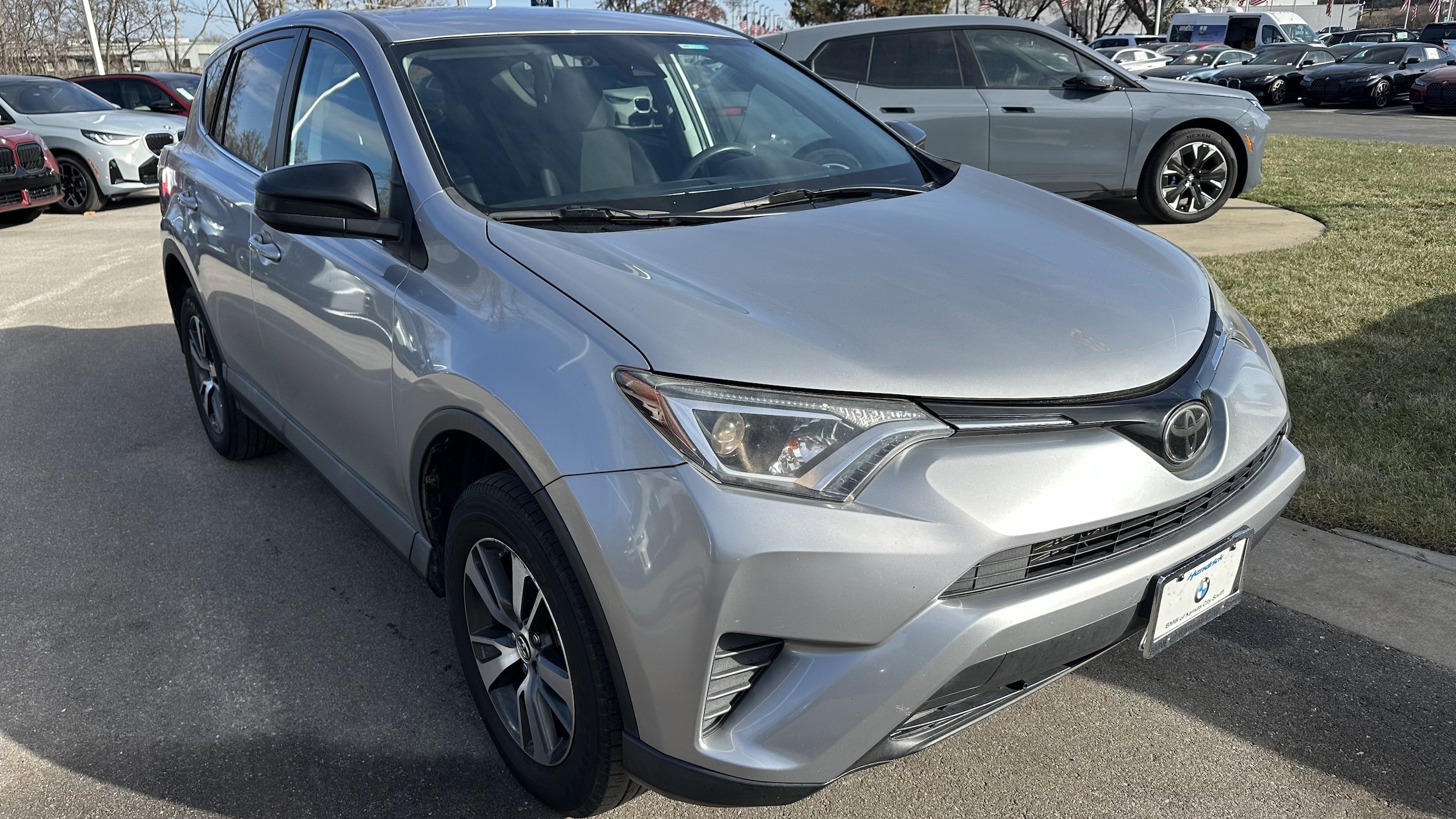 Used 2018 Toyota RAV4 LE with VIN 2T3ZFREV8JW419614 for sale in Kansas City
