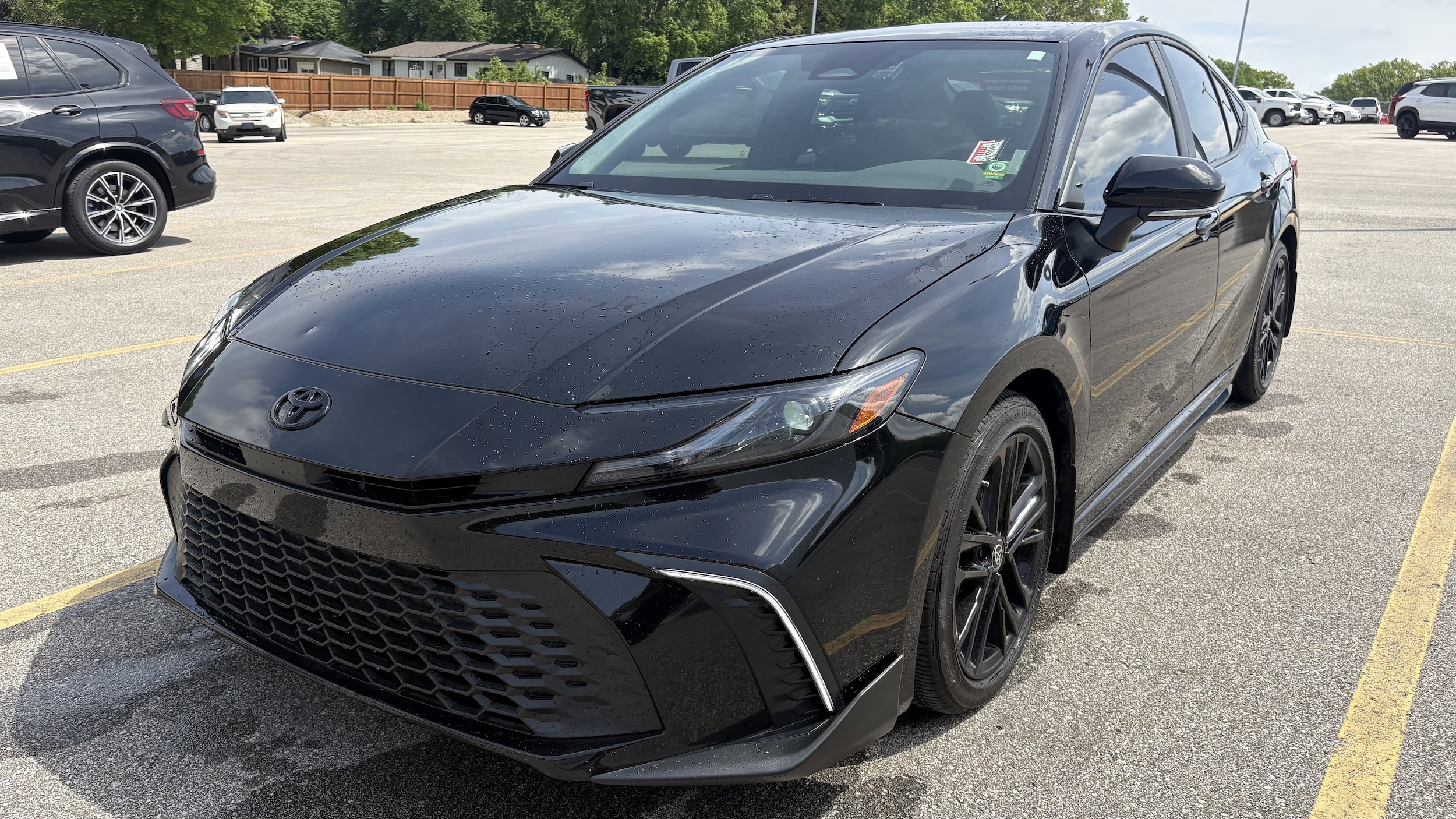2025 Toyota Camry SE photo 4
