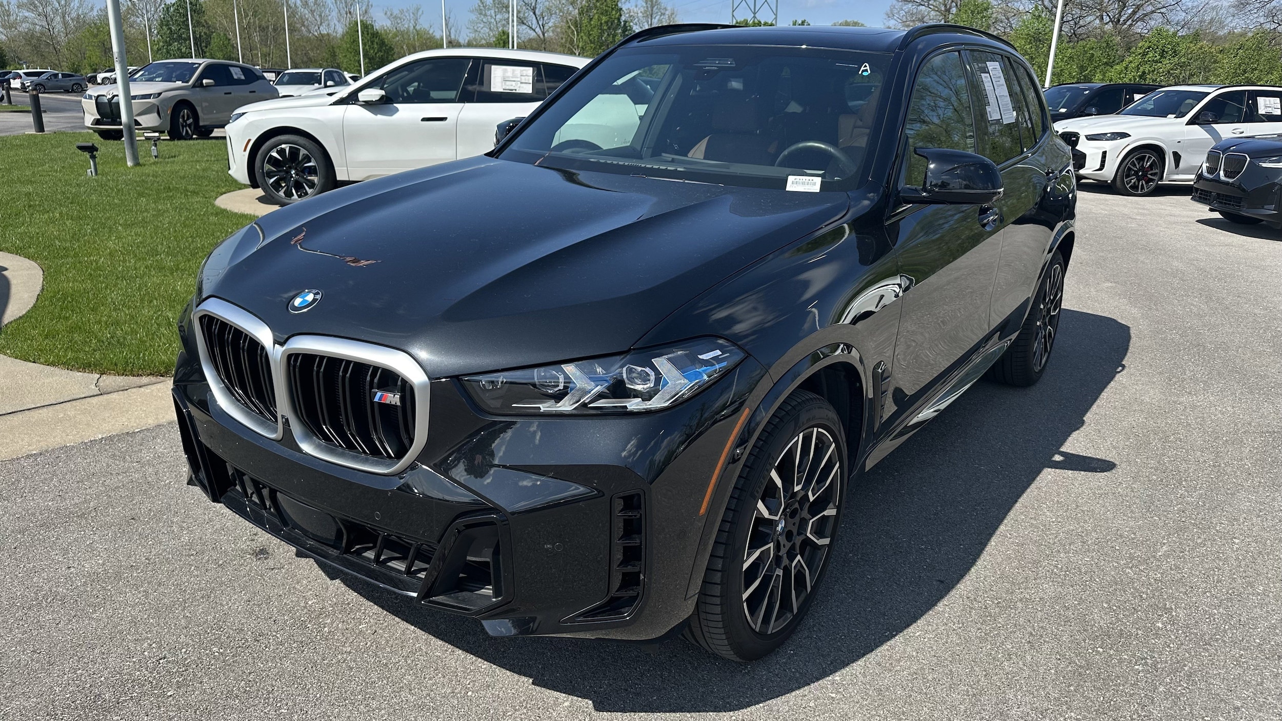 2025 BMW X5 M60i photo 4