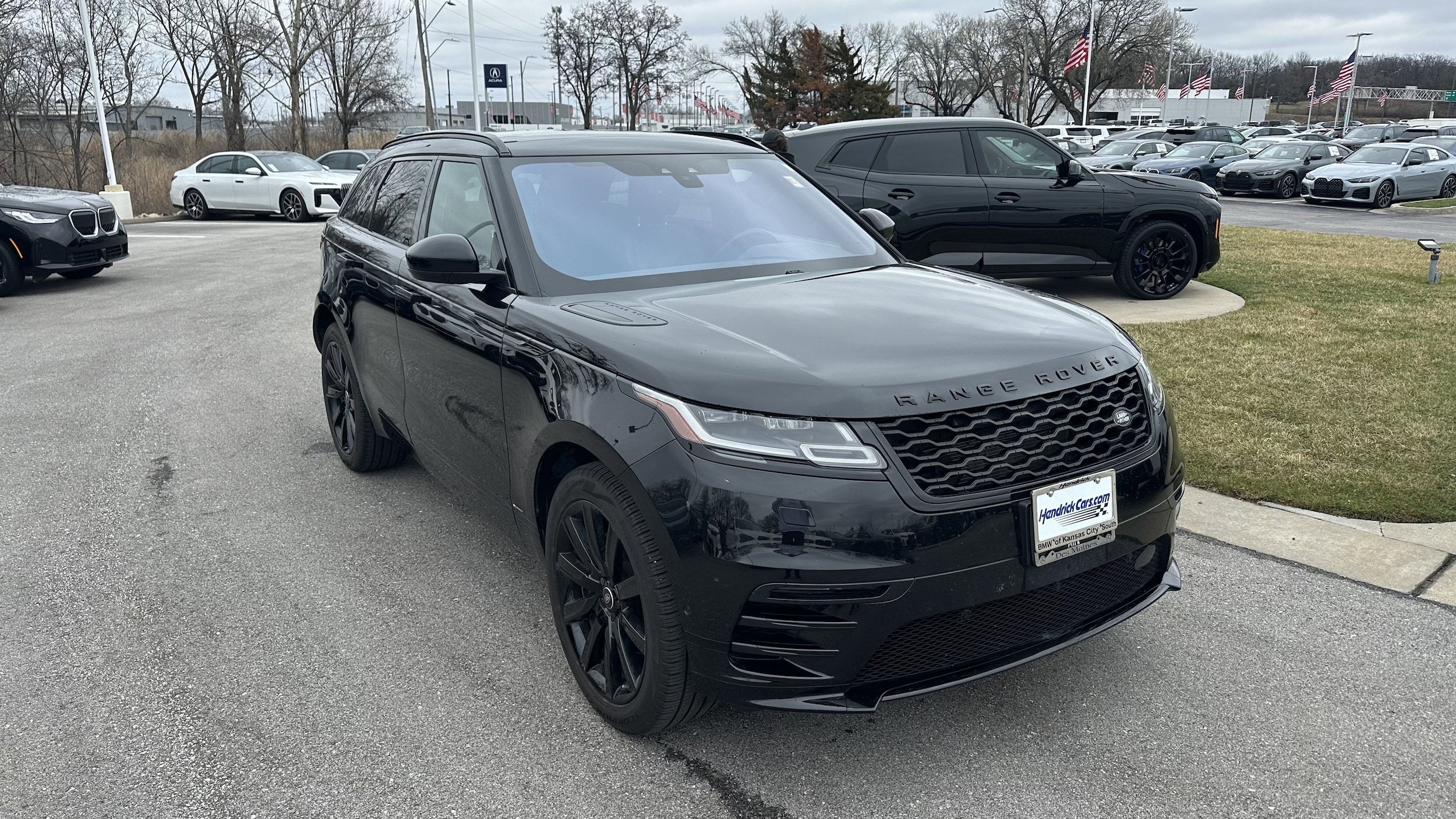 Used 2019 Land Rover Range Rover Velar SE with VIN SALYL2FV4KA225861 for sale in Kansas City