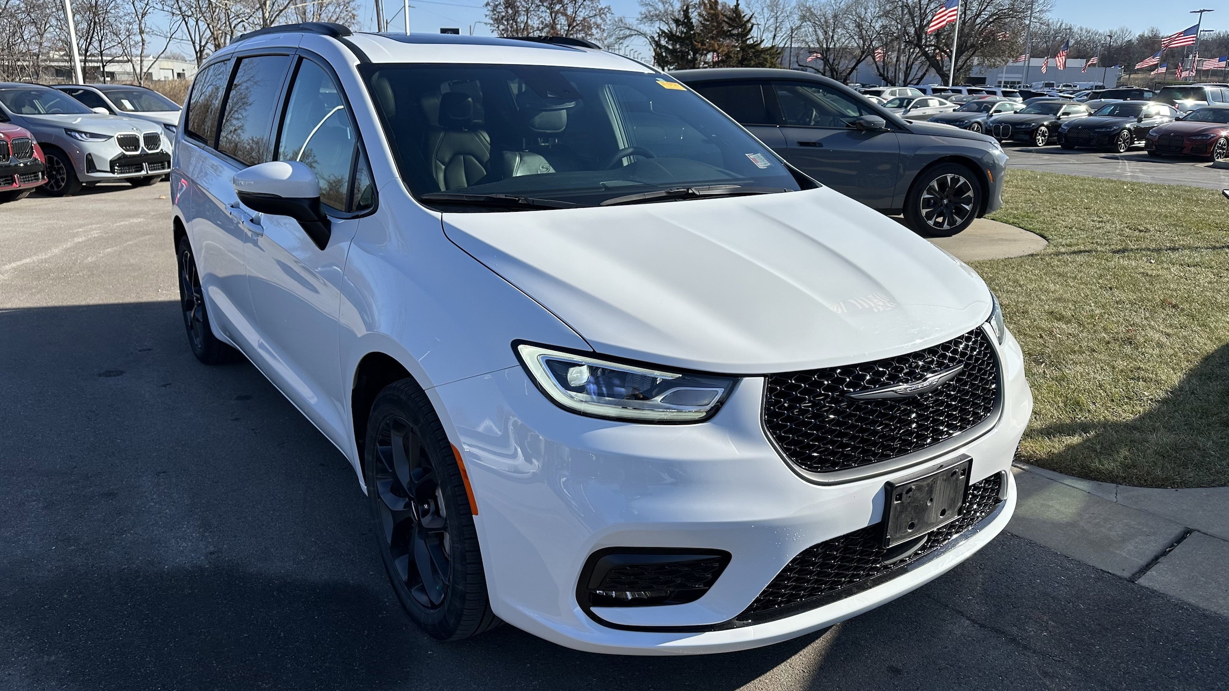 Used 2023 Chrysler Pacifica Touring L with VIN 2C4RC3BG7PR615056 for sale in Kansas City