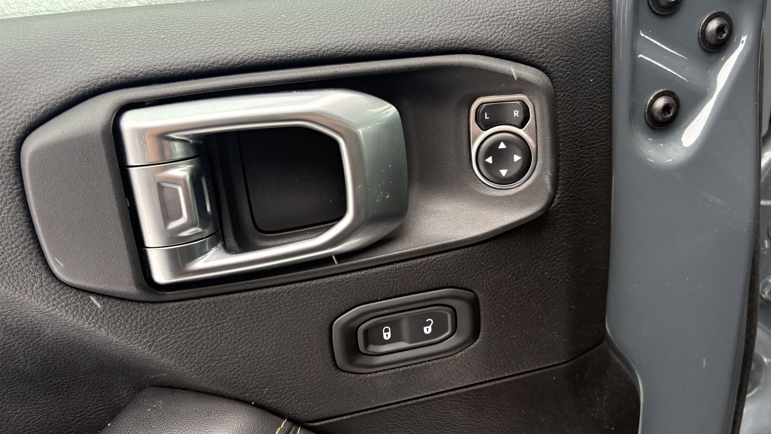 Used 2024 Jeep Wrangler 4-Door Sahara with VIN 1C4PJXEN2RW118439 for sale in Kansas City