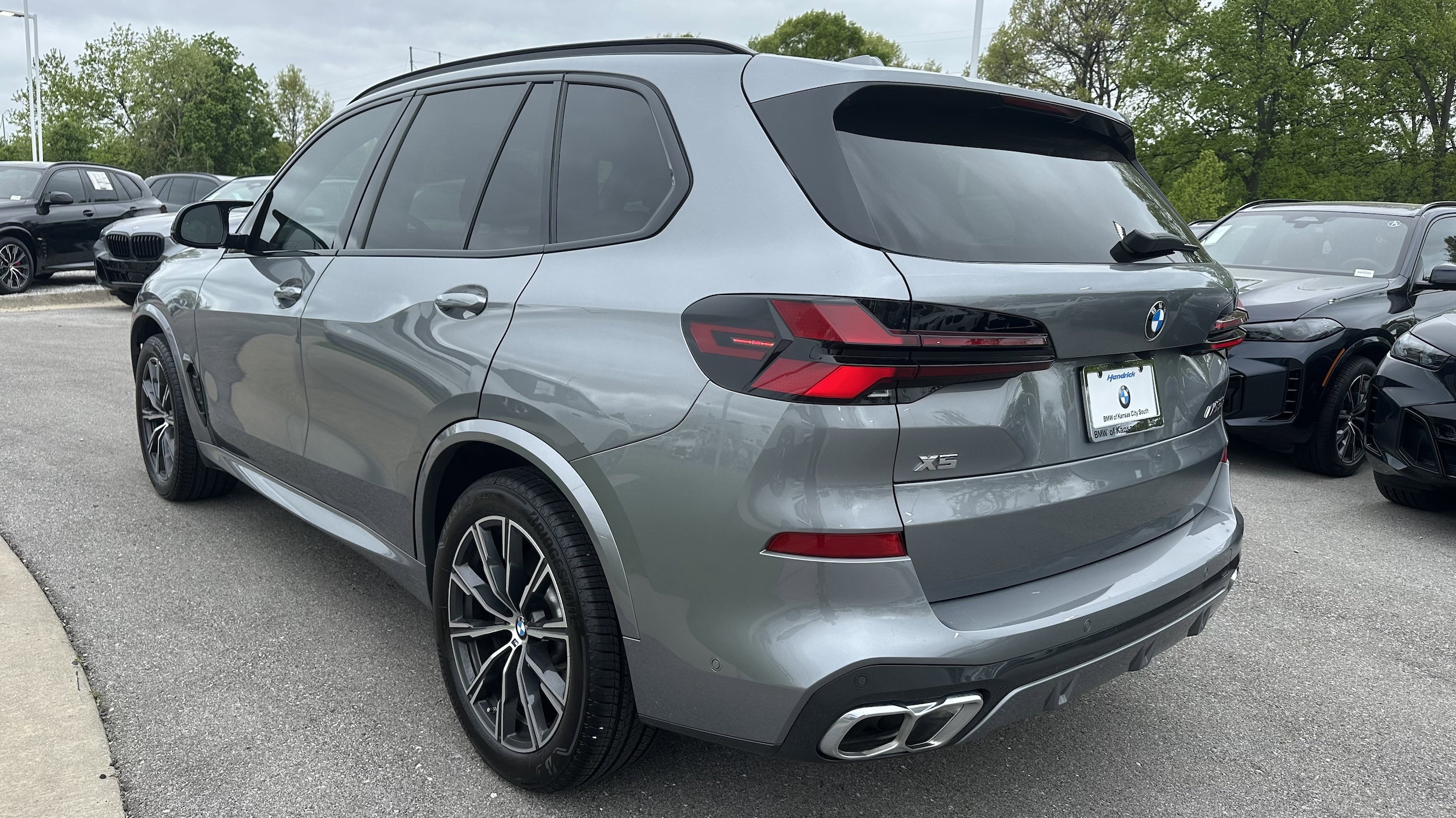 2025 BMW X5 M60i photo 6