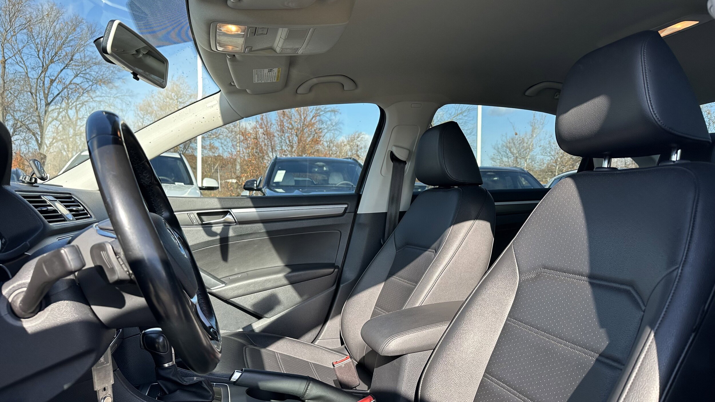 2017 Volkswagen Passat R-Line photo 3