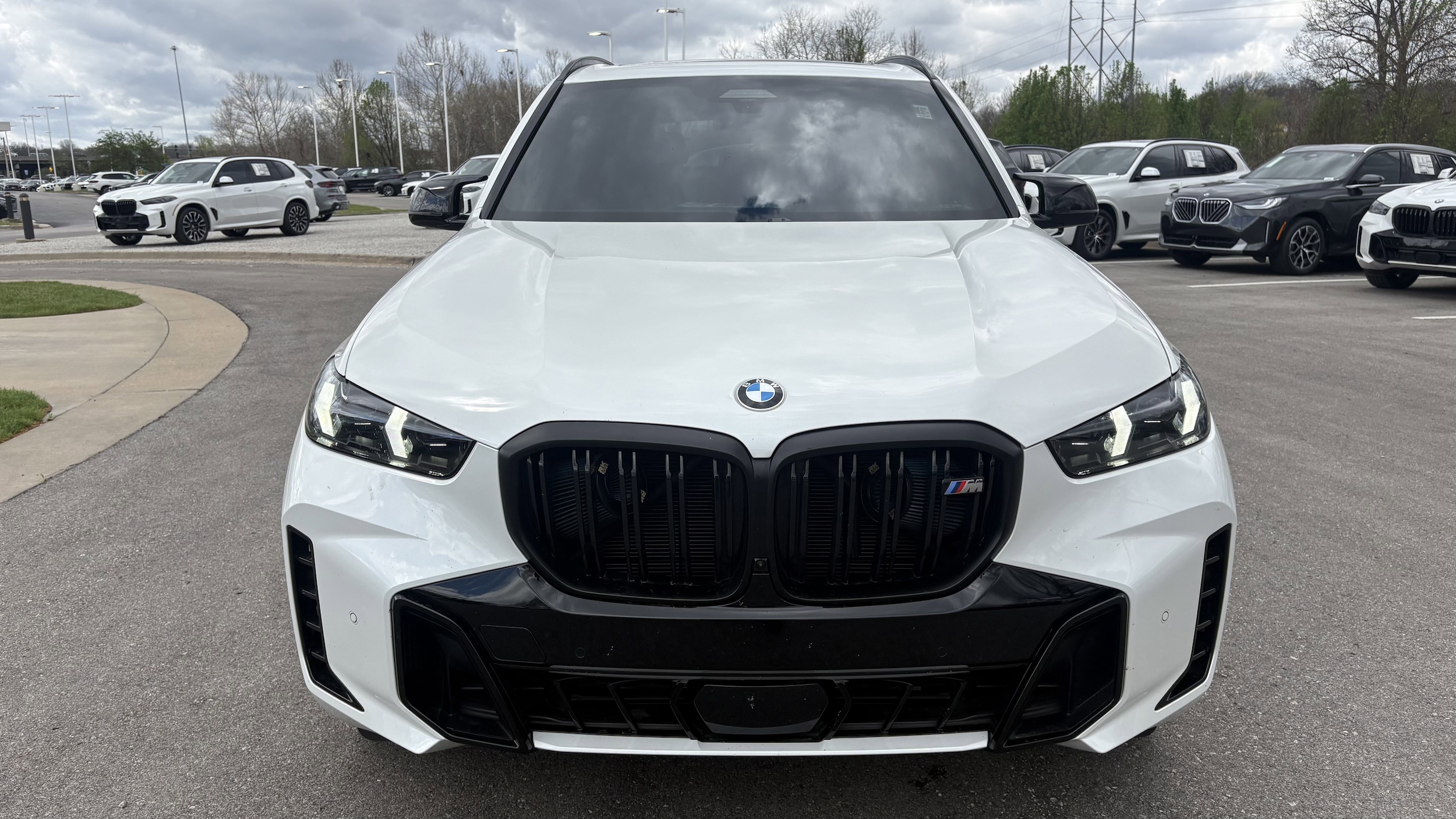 2025 BMW X5 M60i photo 2
