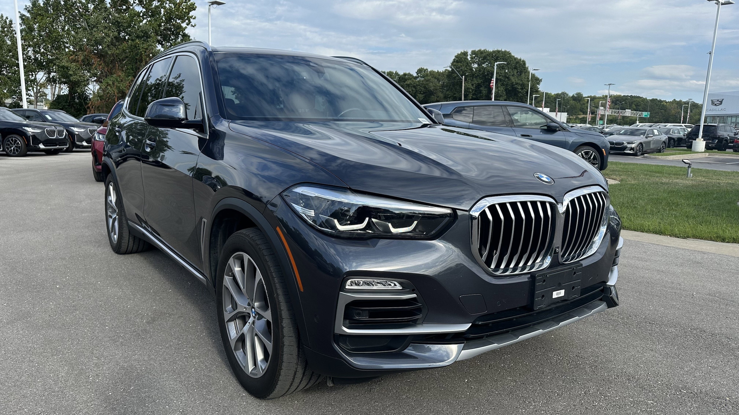Used 2019 BMW X5 40i with VIN 5UXCR6C5XKLL36705 for sale in Kansas City