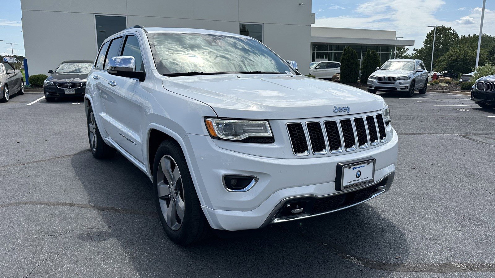 Used 2016 Jeep Grand Cherokee Overland with VIN 1C4RJFCG5GC384334 for sale in Kansas City, MO