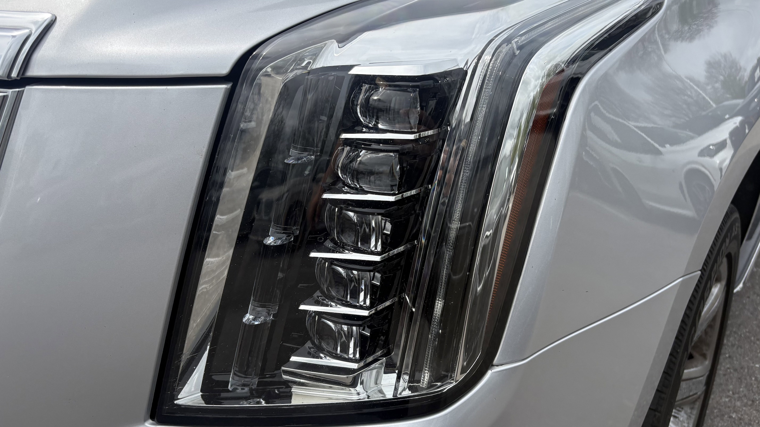 2018 CADILLAC Escalade Luxury photo 5