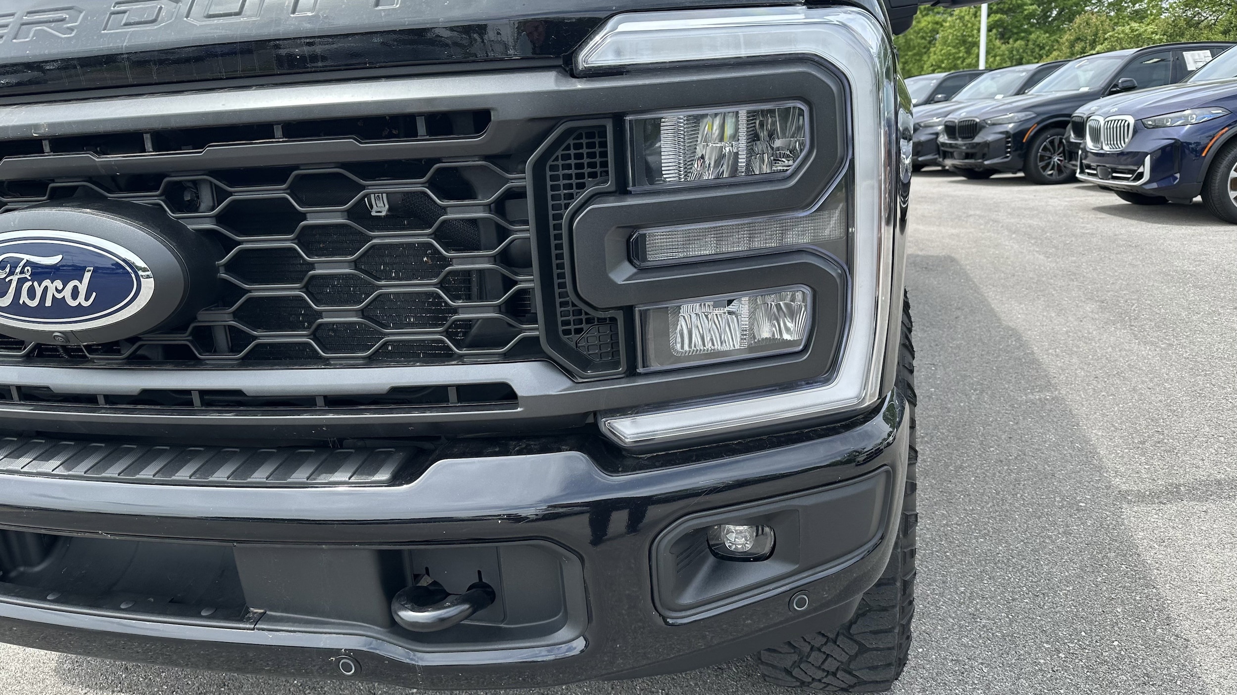 2023 Ford Super Duty F-250 SRW LARIAT 4WD Crew Cab photo 5