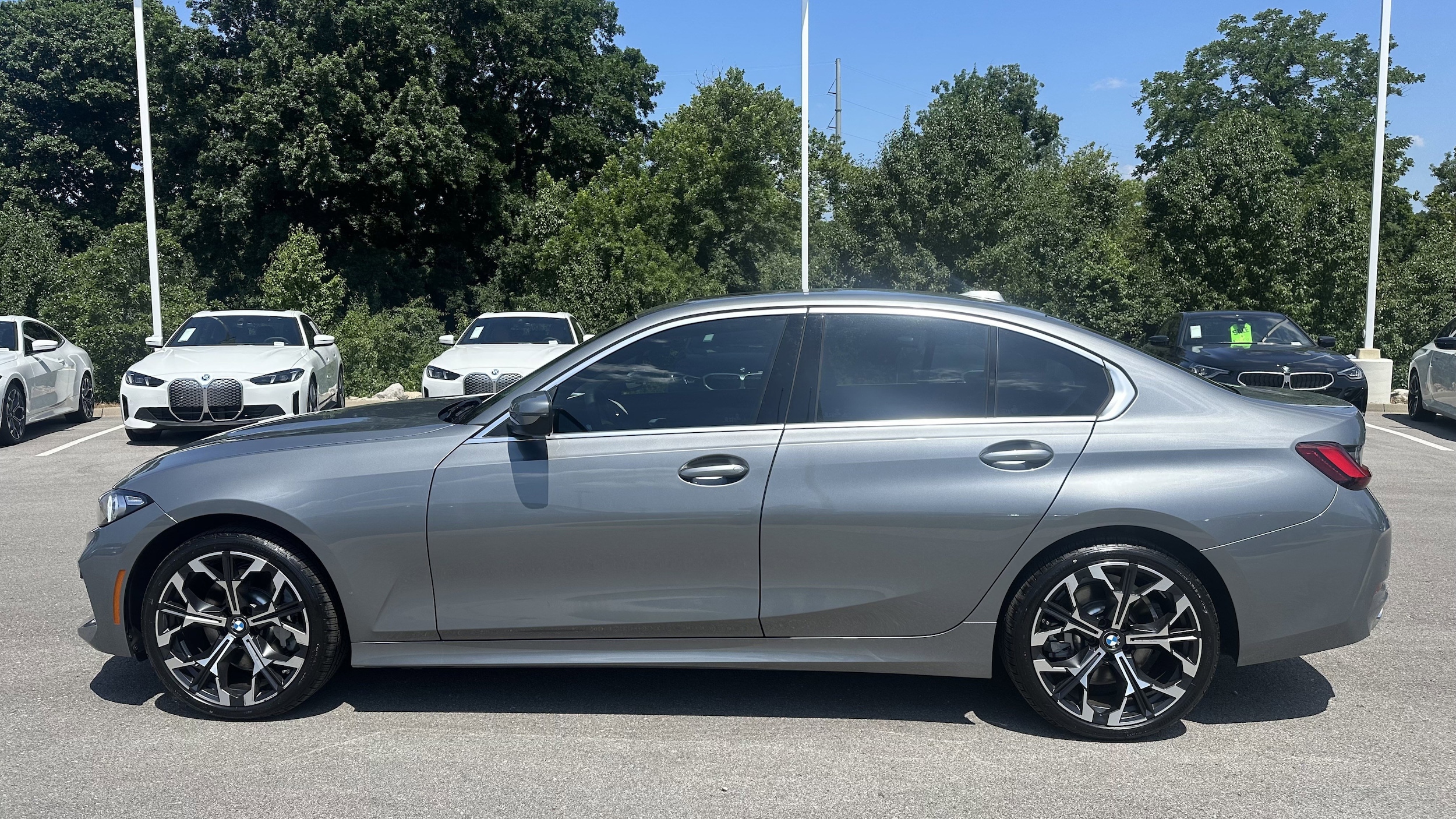 2025 BMW 3 Series 330i xDrive photo 5