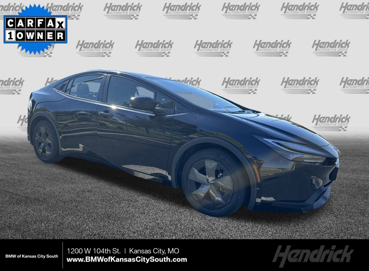 2024 Toyota Prius LE's photo