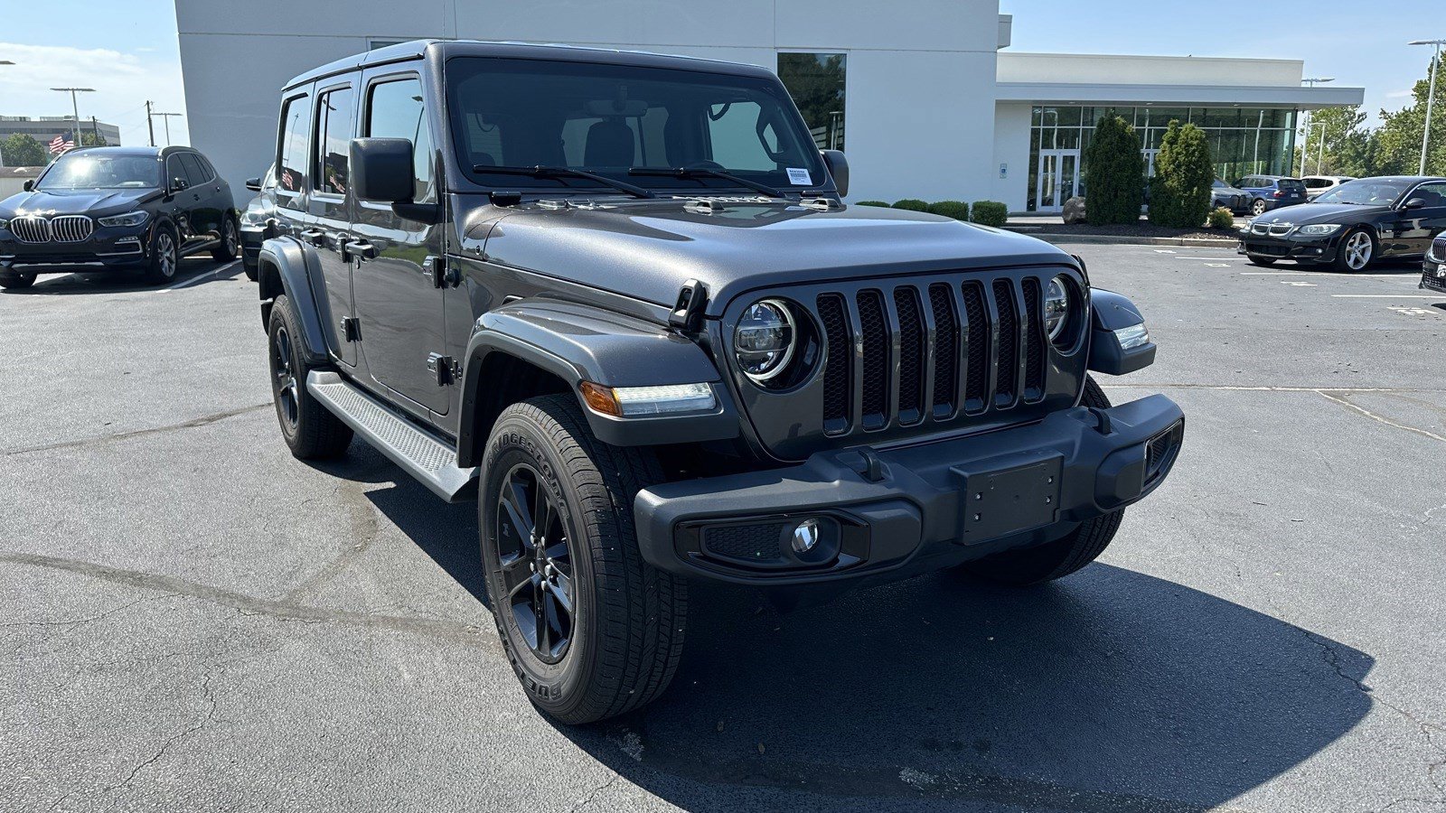 Used 2020 Jeep Wrangler Unlimited Sahara Altitude with VIN 1C4HJXEG6LW346618 for sale in Kansas City, MO