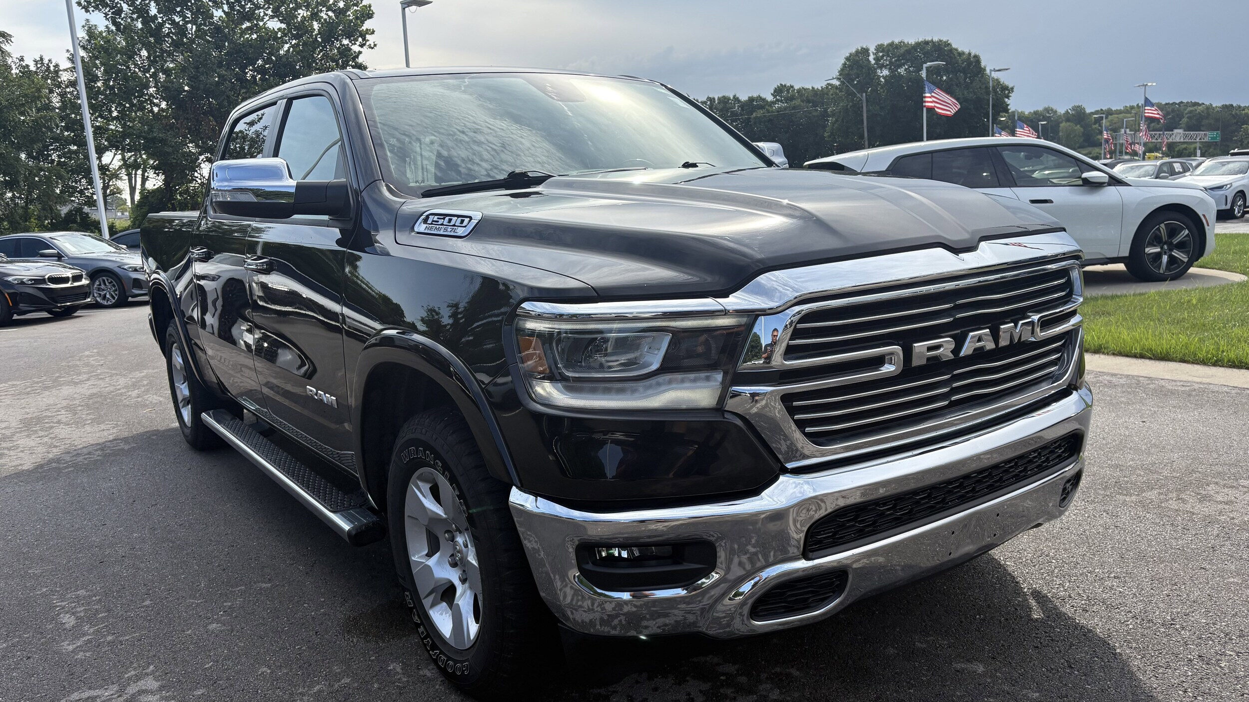 Used 2020 RAM Ram 1500 Pickup Laramie with VIN 1C6SRFJT5LN402203 for sale in Kansas City