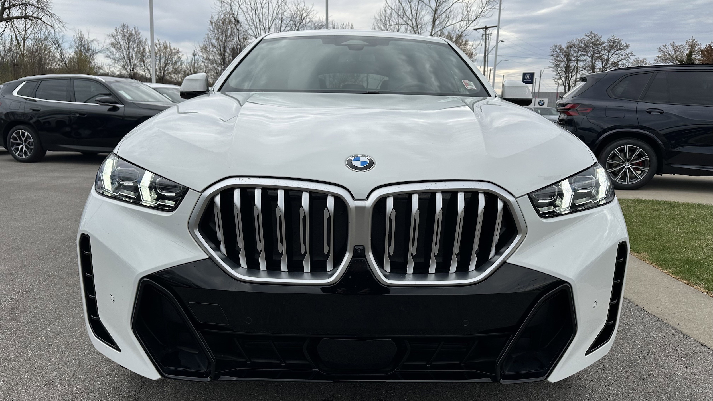 2025 BMW X6 xDrive40i photo 2