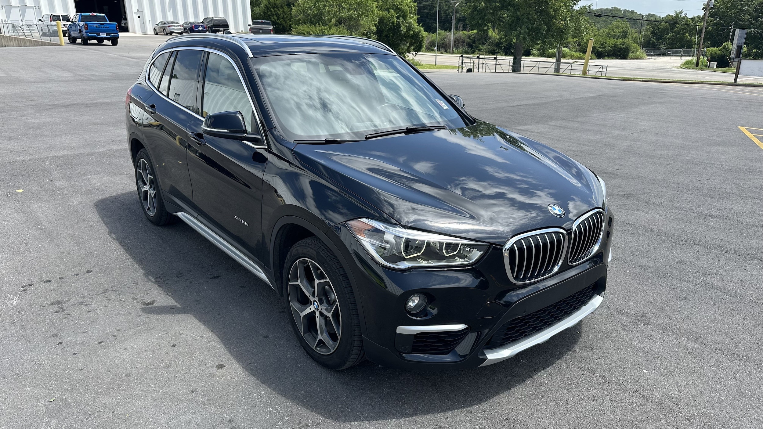 Used 2017 BMW X1 28i with VIN WBXHT3C34H5F74686 for sale in Kansas City