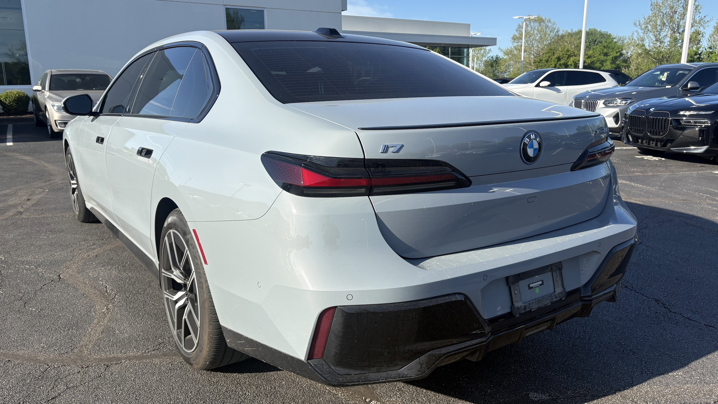 2023 BMW i7 xDrive60 photo 3