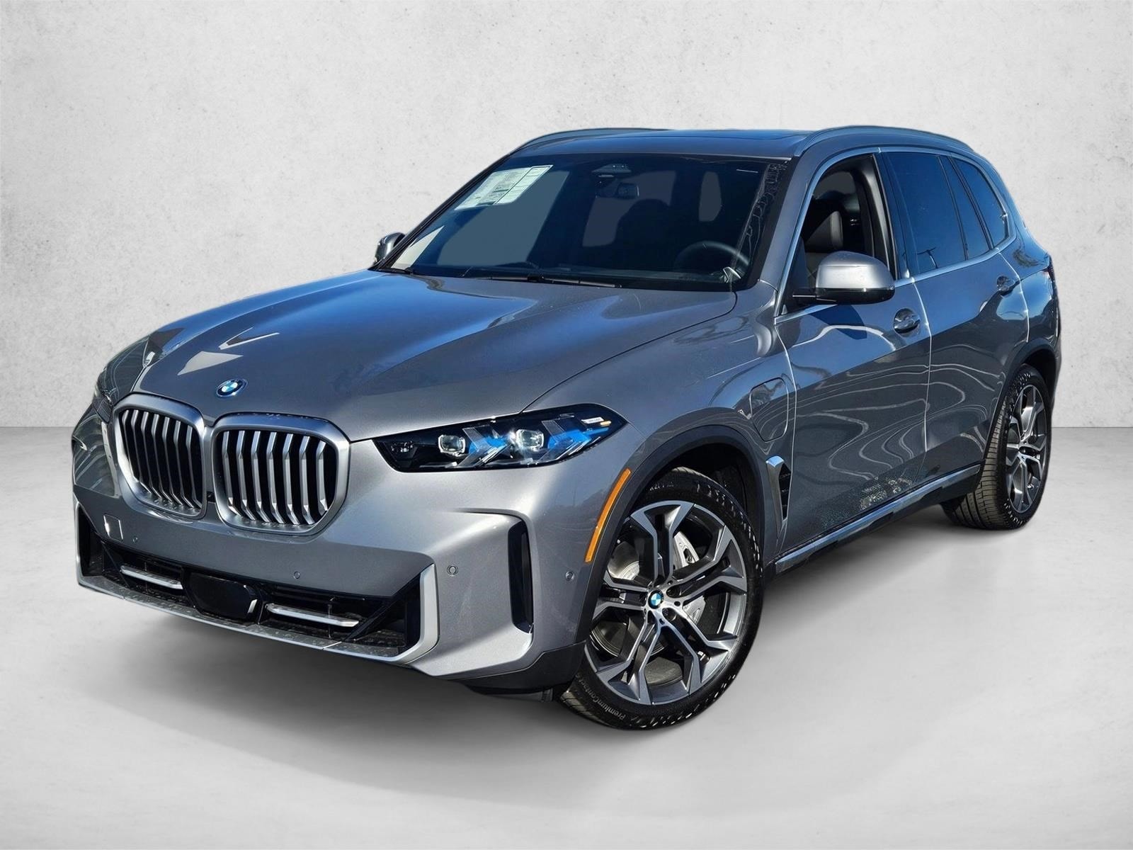 2026 BMW X5 50e's photo