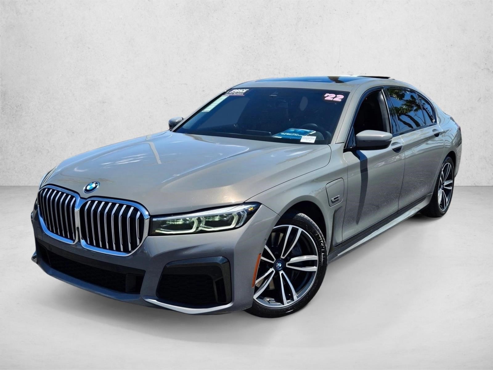 2022 BMW 7 Series 745e iPerformance xDrive's photo