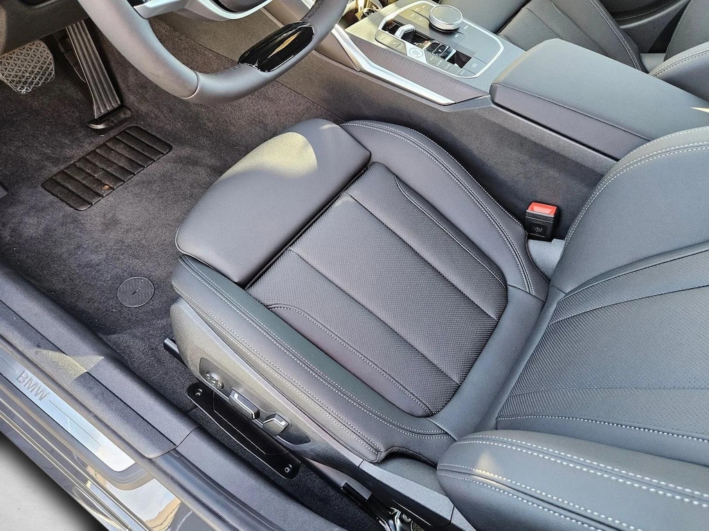 New 2026 BMW 330i Sedan