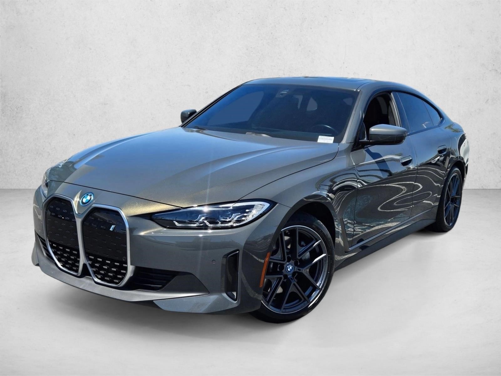 2023 BMW i4 eDrive35's photo