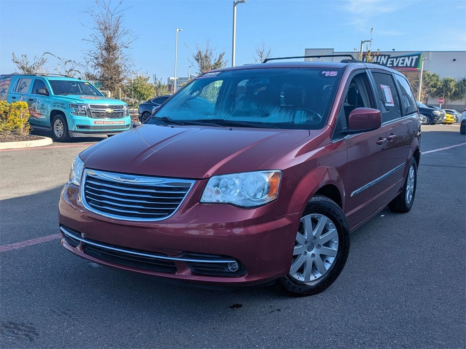2015 Chrysler Town & Country Touring's photo