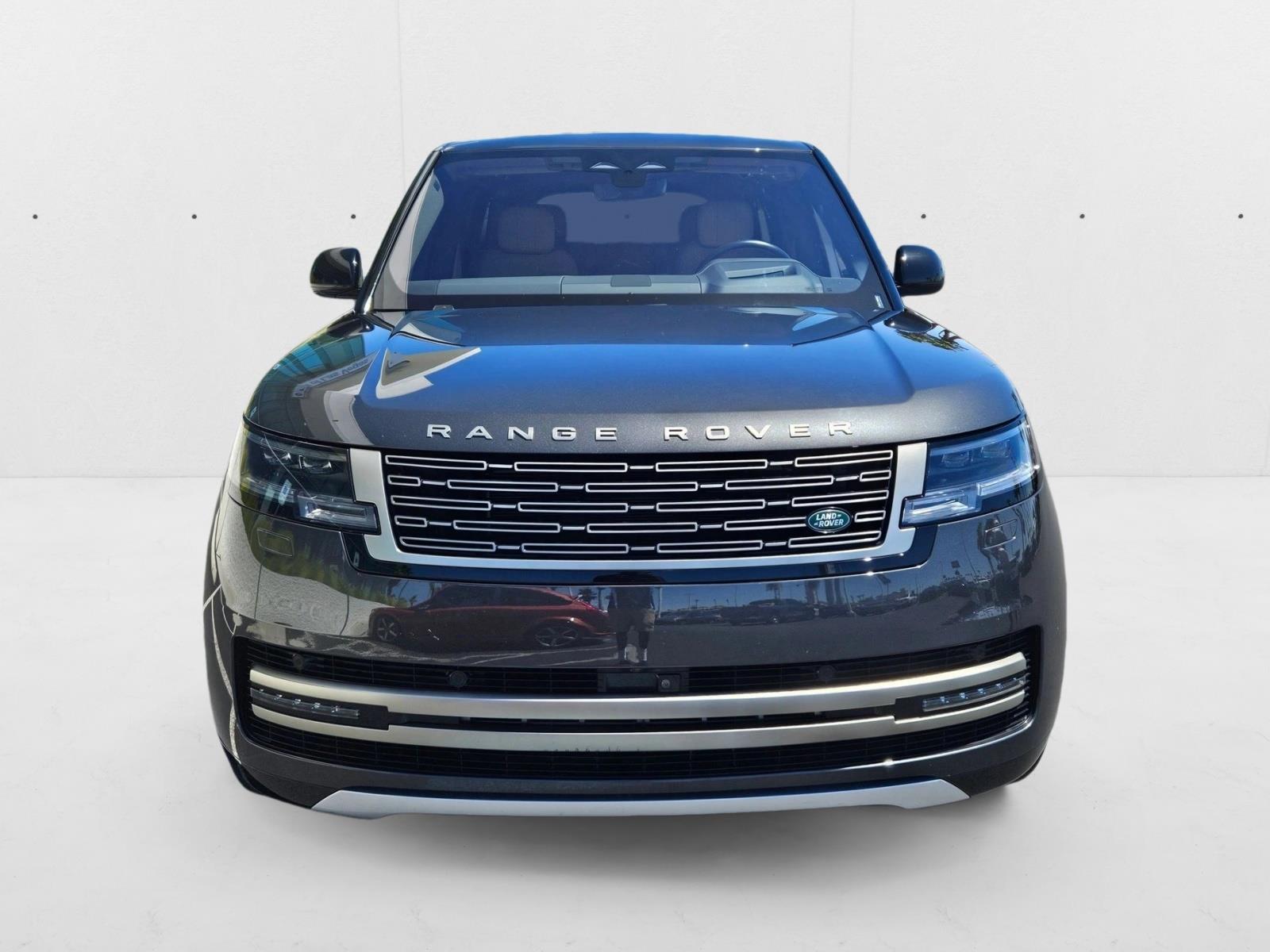 2023 Land Rover Range Rover SE photo 2
