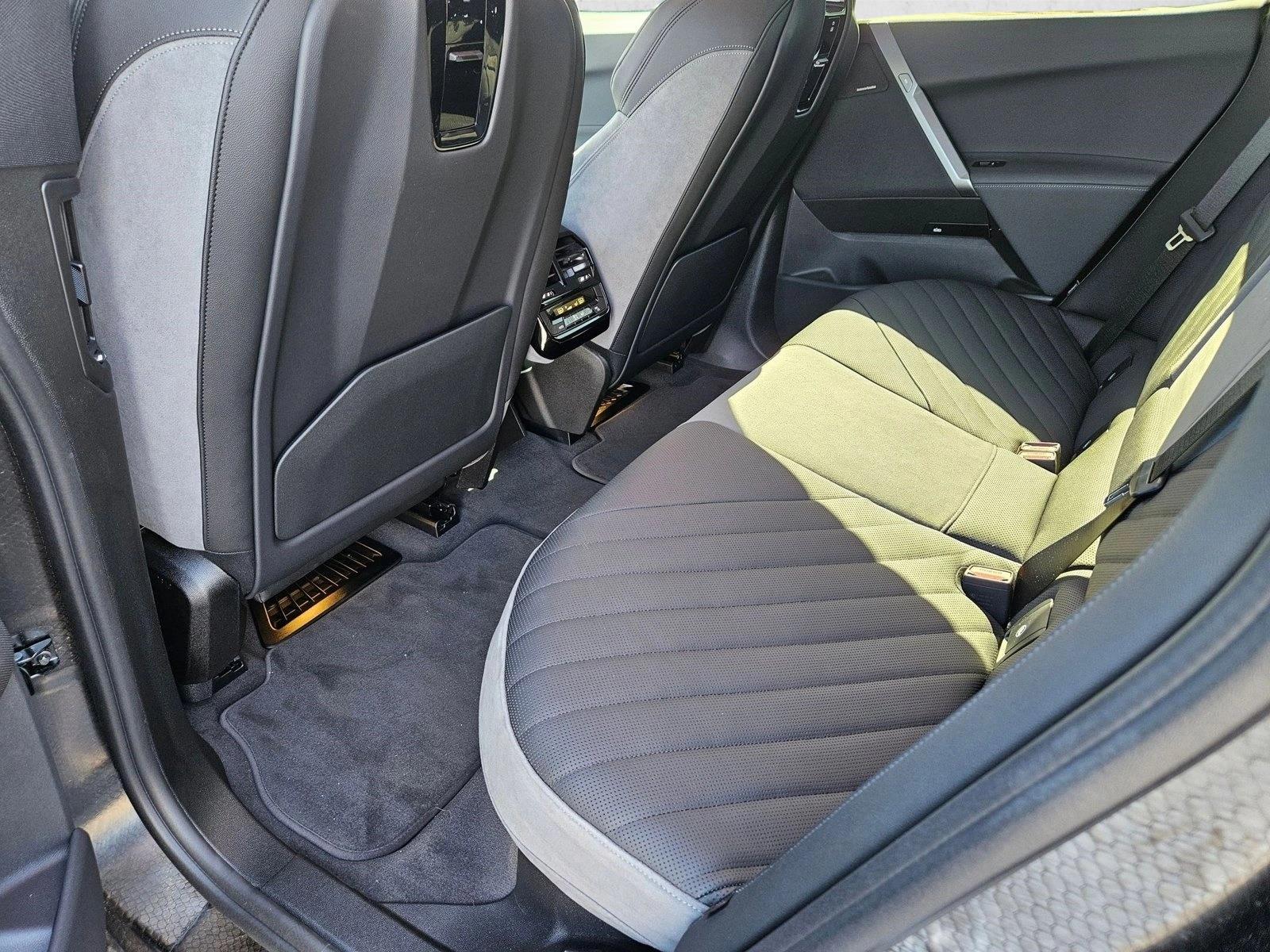 2026 BMW iX 60 - Photo 15