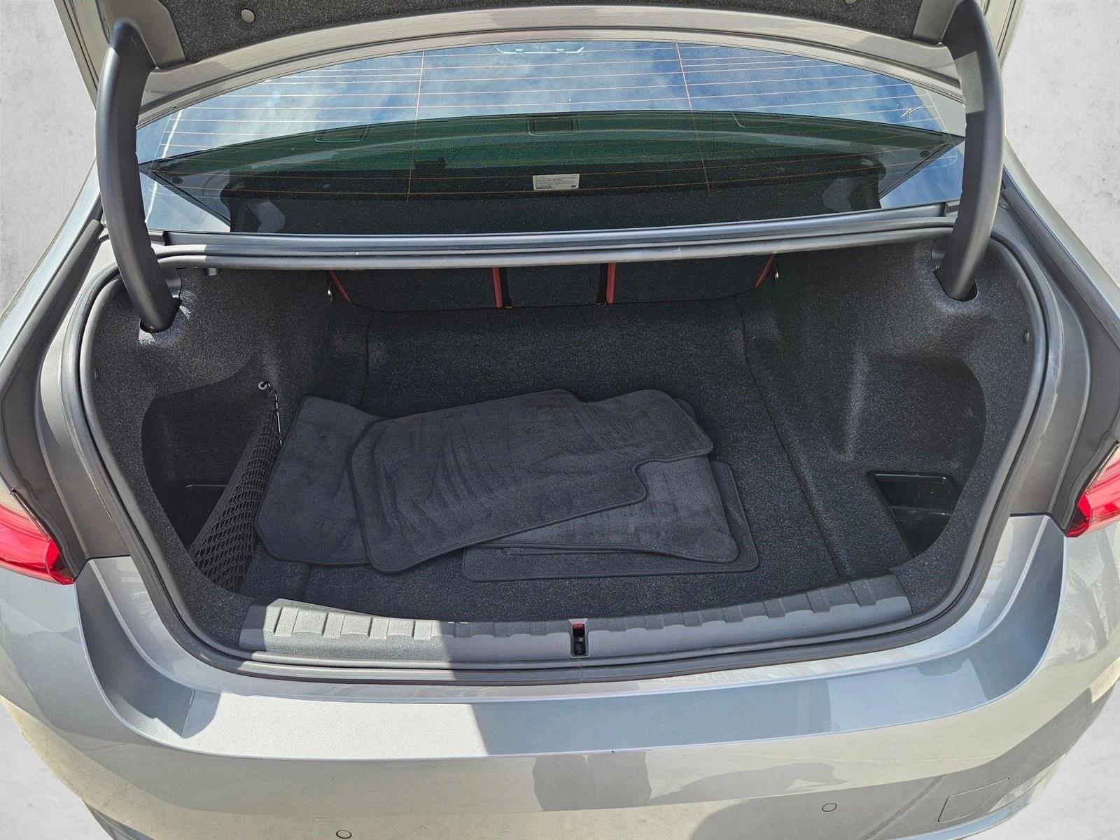2024 BMW 3 Series 330i - Photo 6